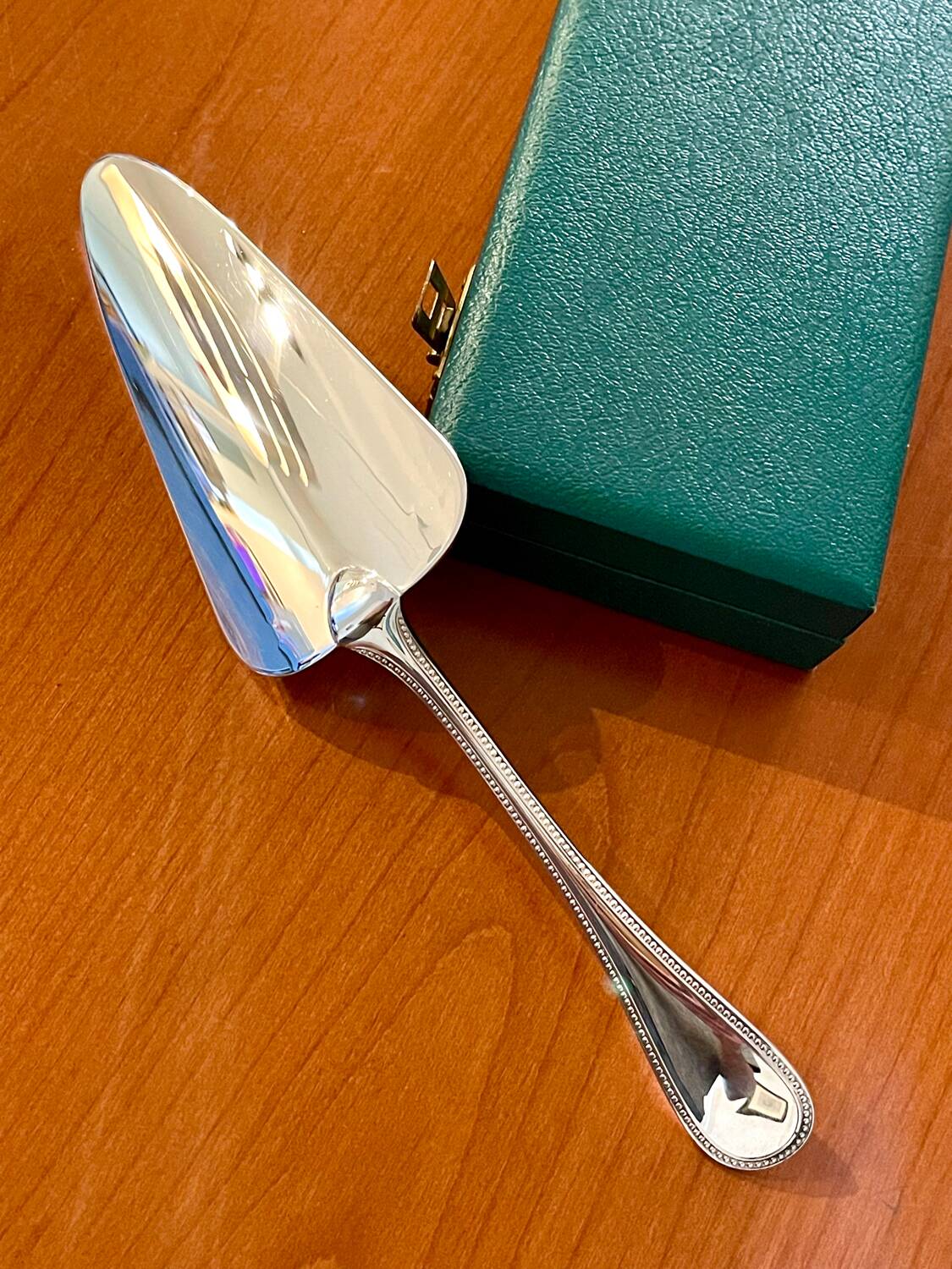 Christofle pearls, cake pie server, new condition