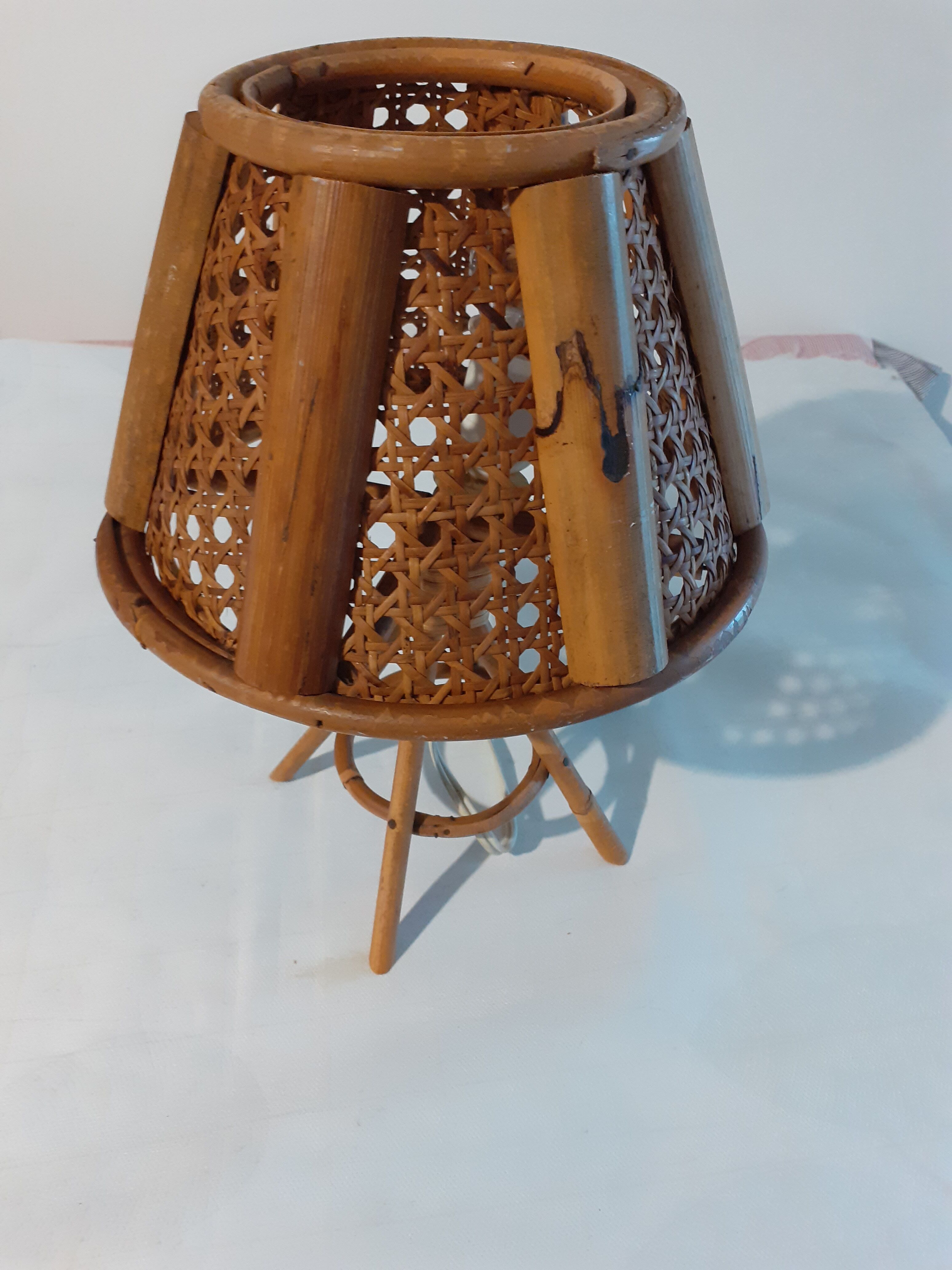 Rattan table lamp
