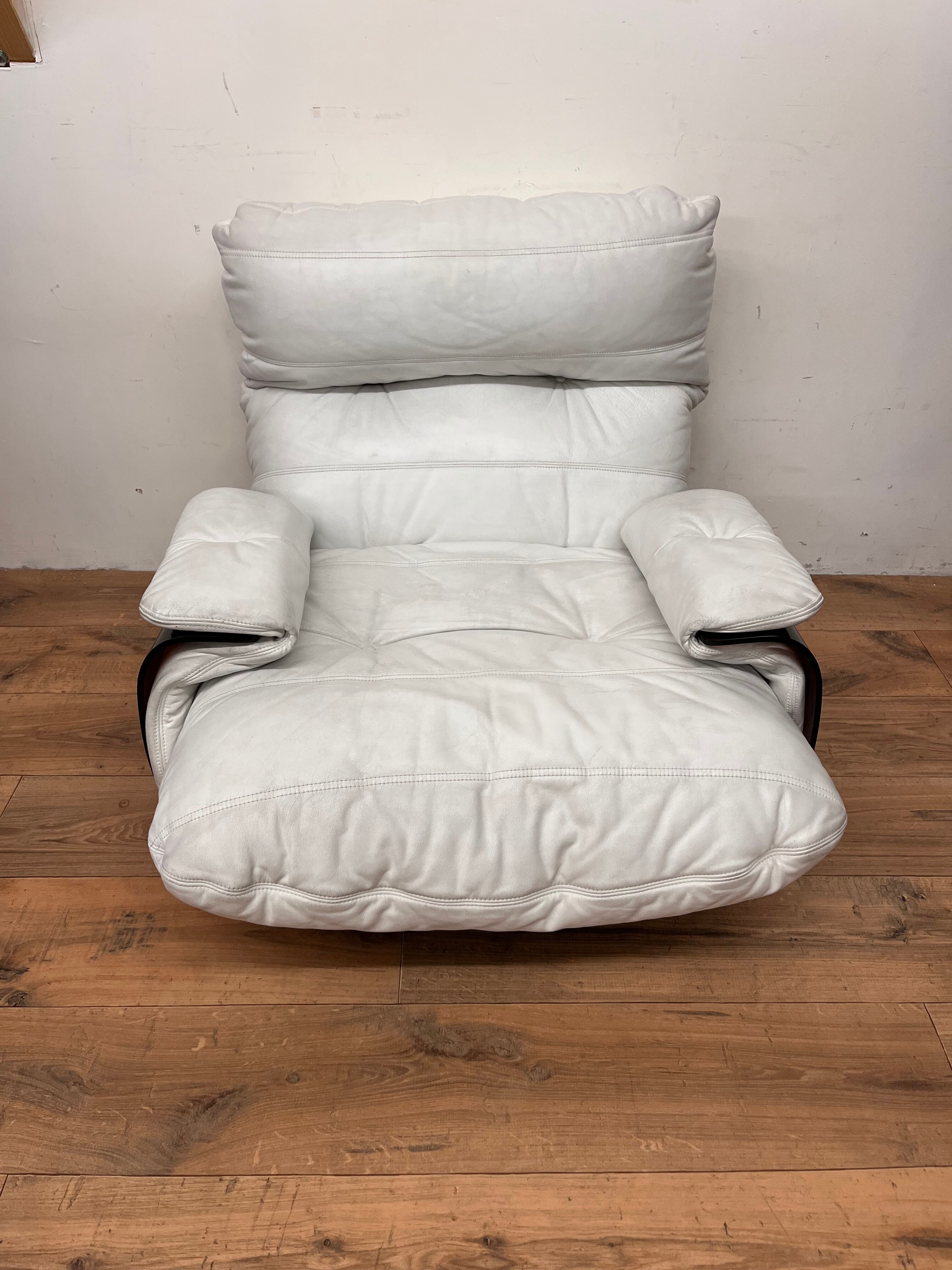 Armchair and ottoman Marsala in white leather by Michel Ducaroy for Ligne Roset