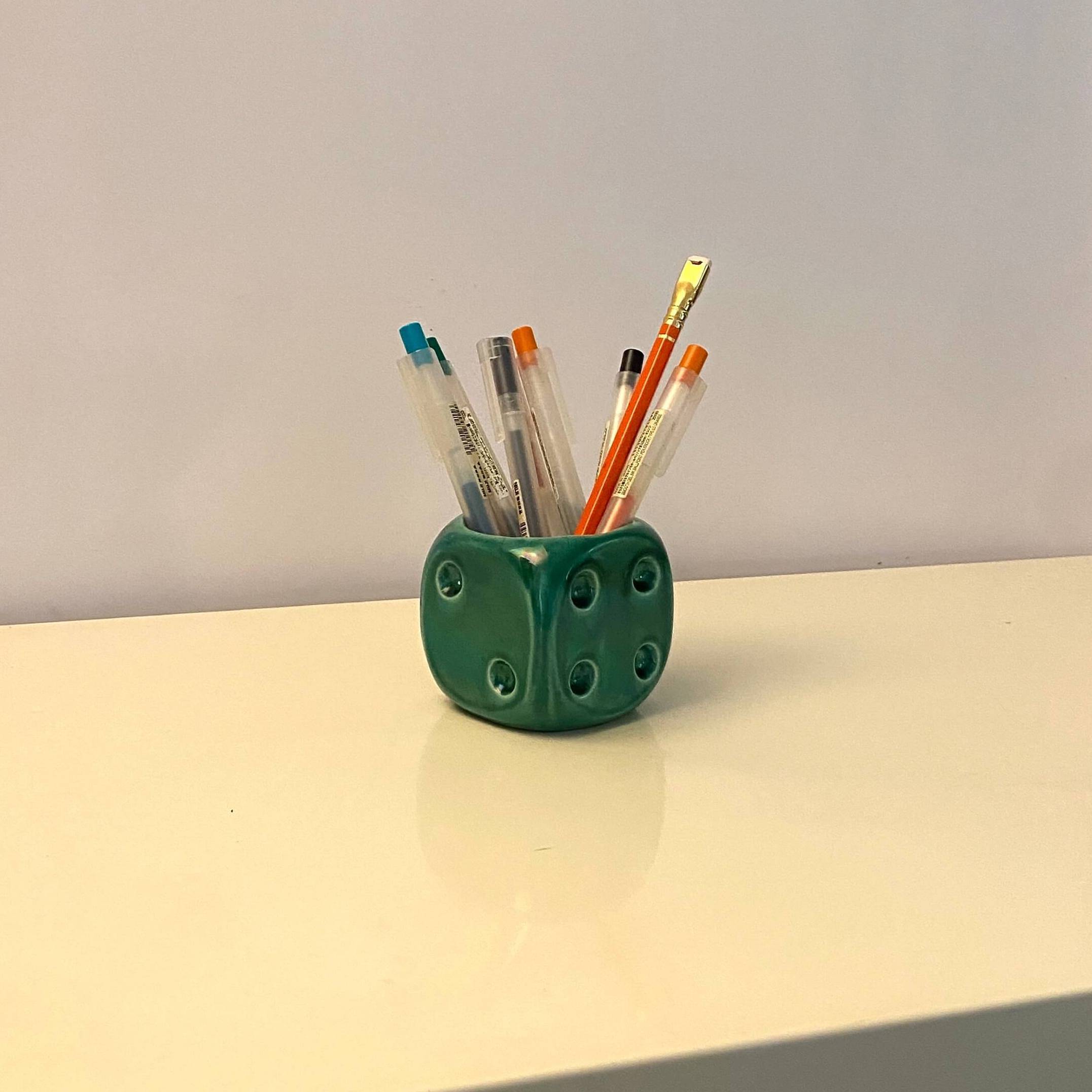 Porte-crayon en céramique en forme de dé
