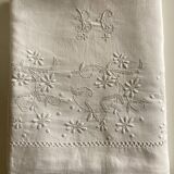 Spring cloth in linen canvas embroidered with daisies 1950