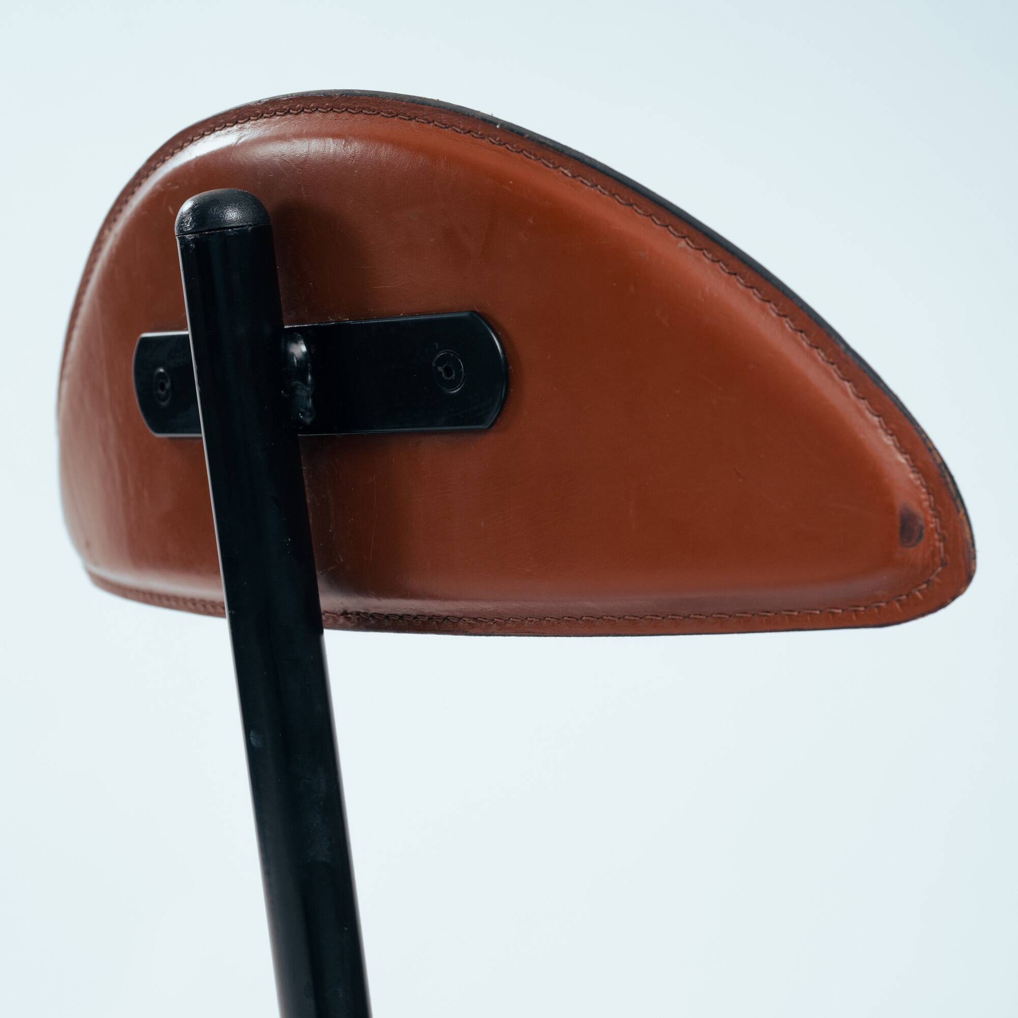 6 Linea Veam leather tripod chairs, Italy 1980s