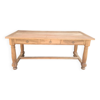 Table en noyer massif