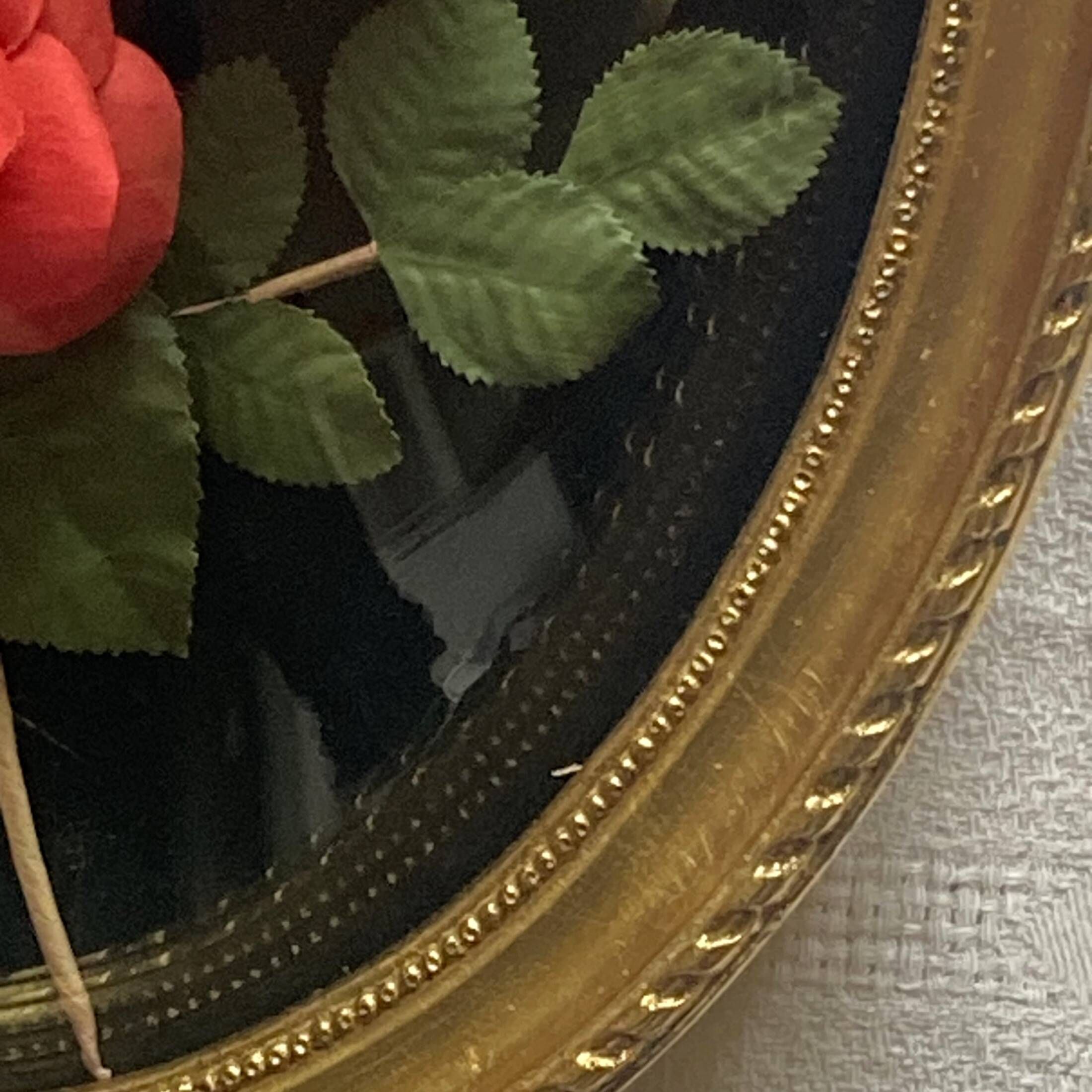 Frame in gilded wood, fabric flowers under vintage curved glass medallion