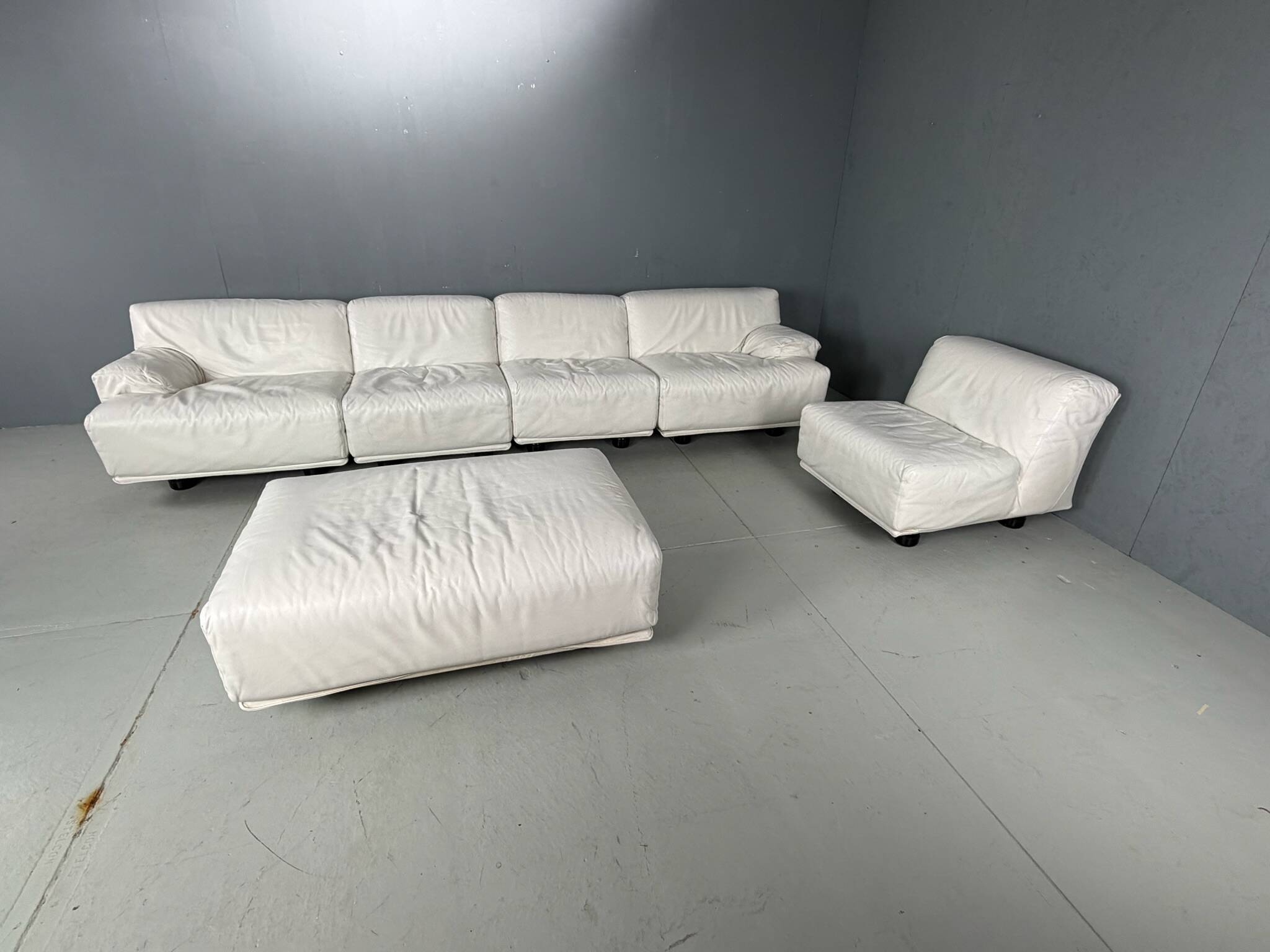 Leather 5-seater sofa "Fiandra" by Vico Magistretti for Cassina, 1970, Italy