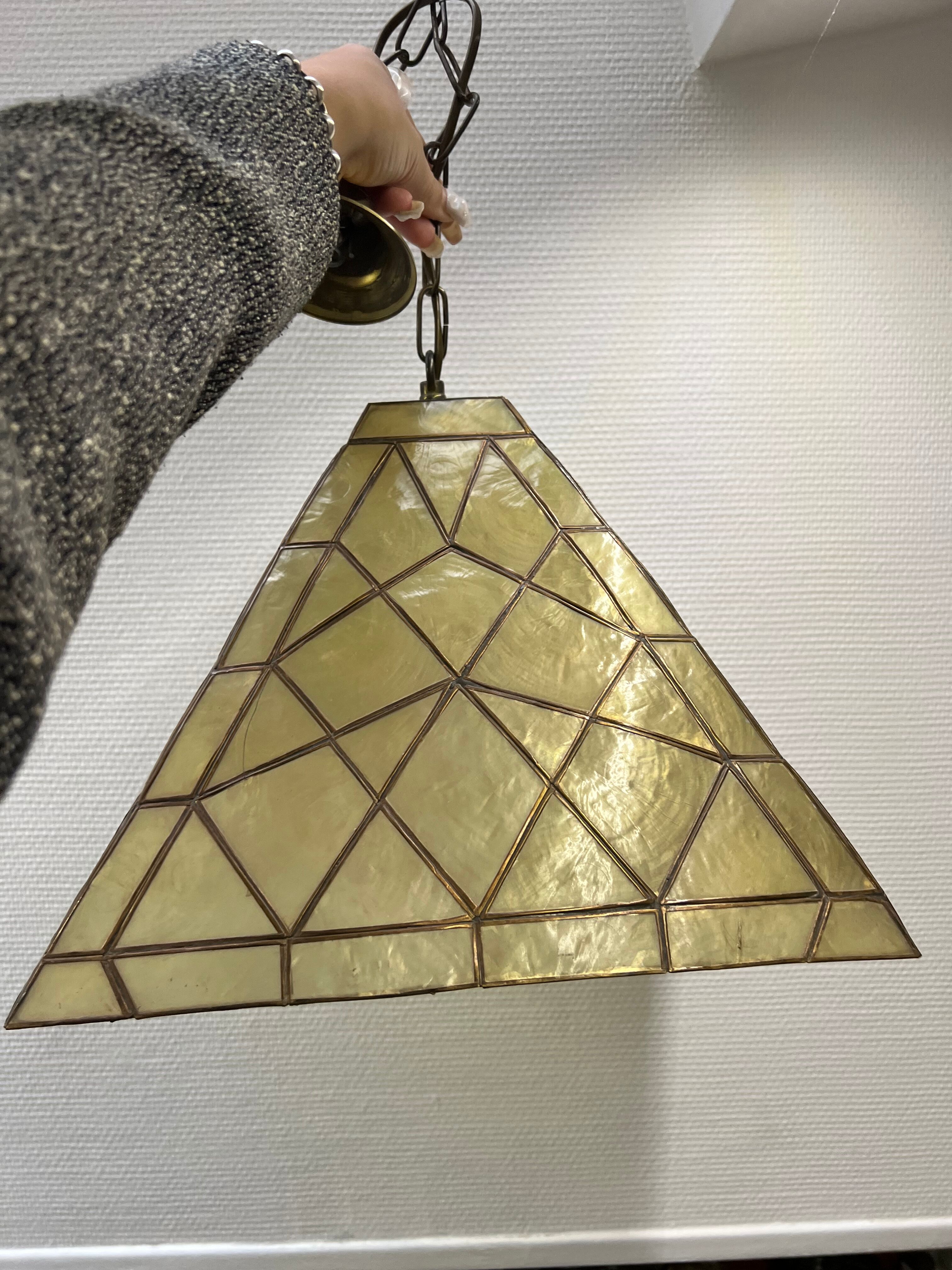 Chandelier in mother-of-pearl and brass