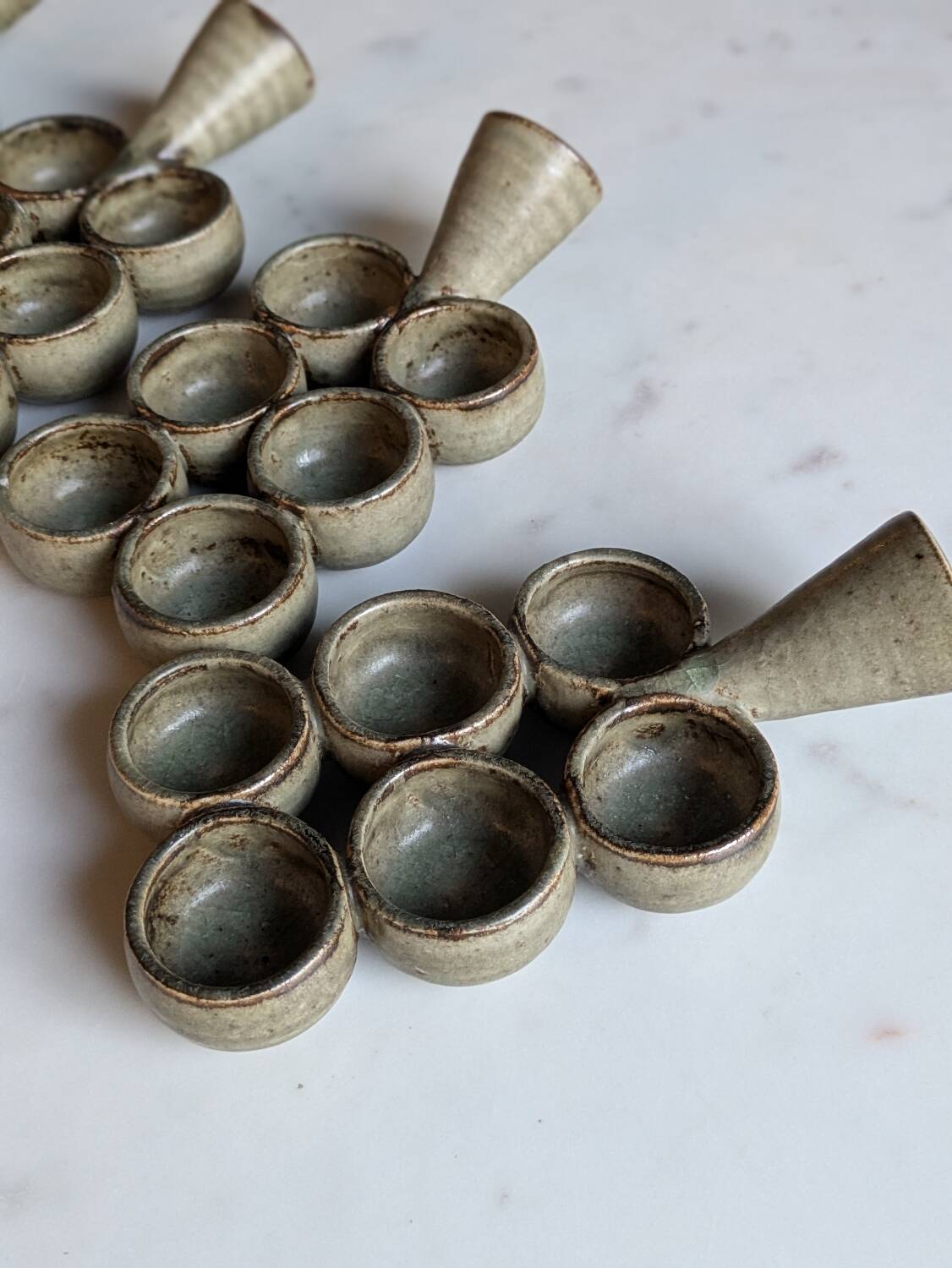 Buralist earthenware cauldrons.