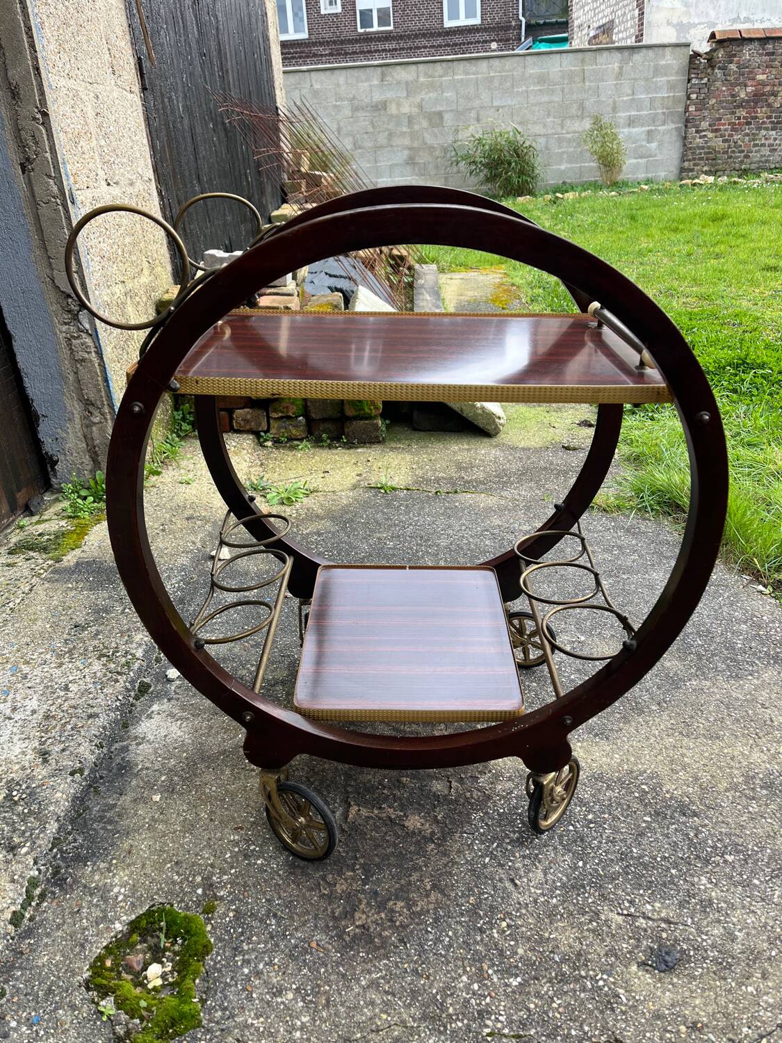 Vintage roulette bar