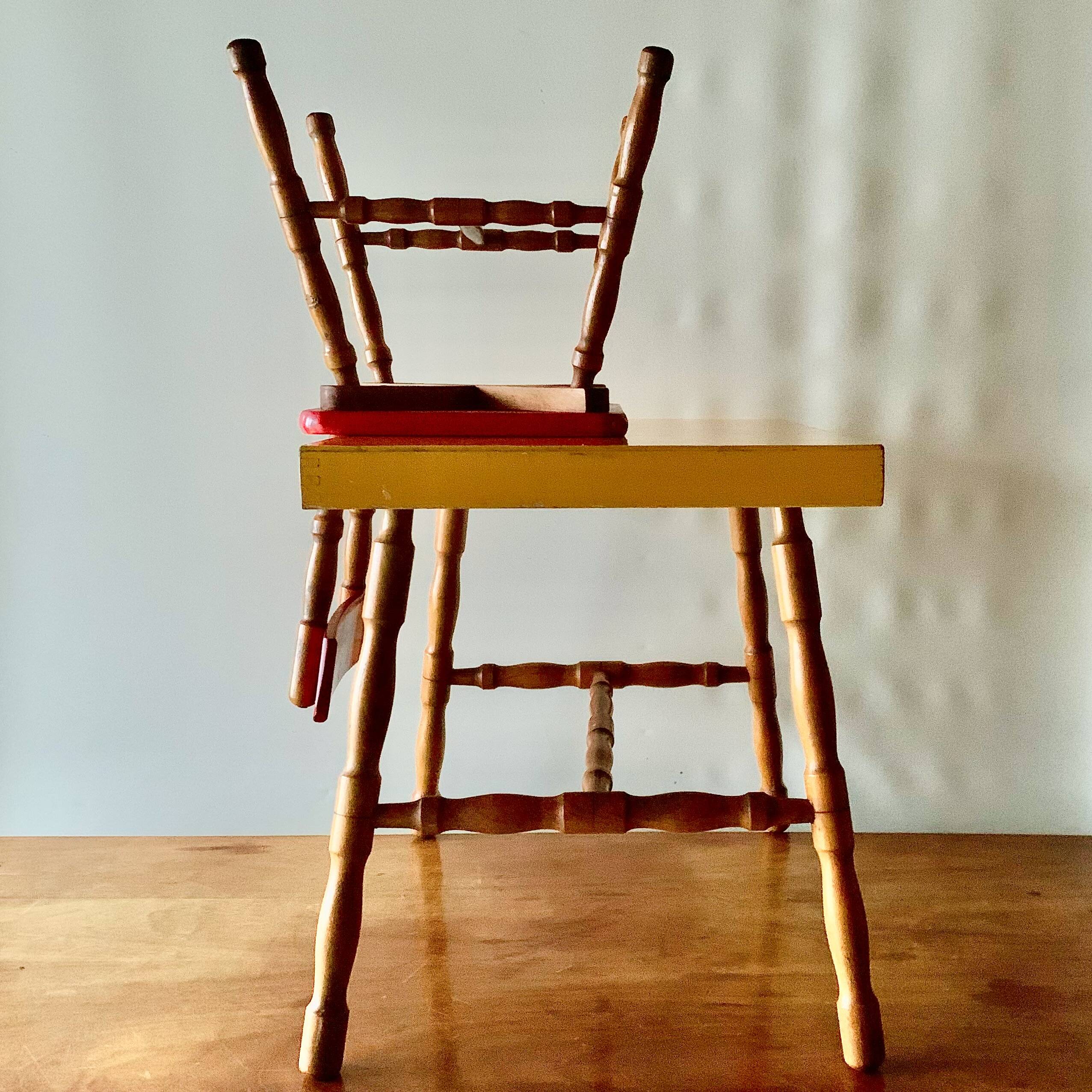 Vintage desk and chair for children in painted wood