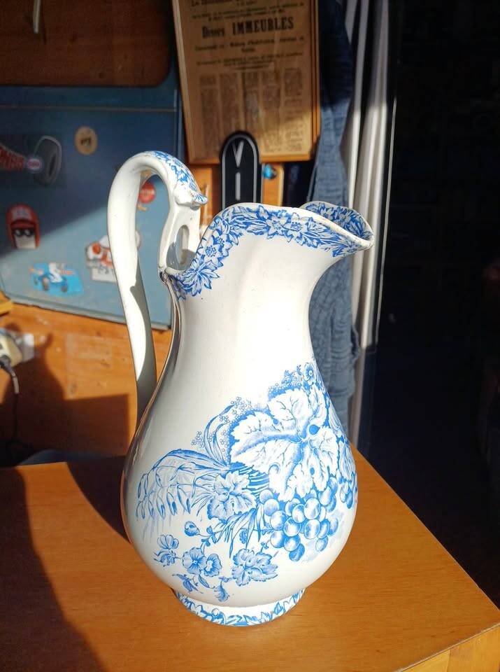 Ironstone jug from 1844/68.