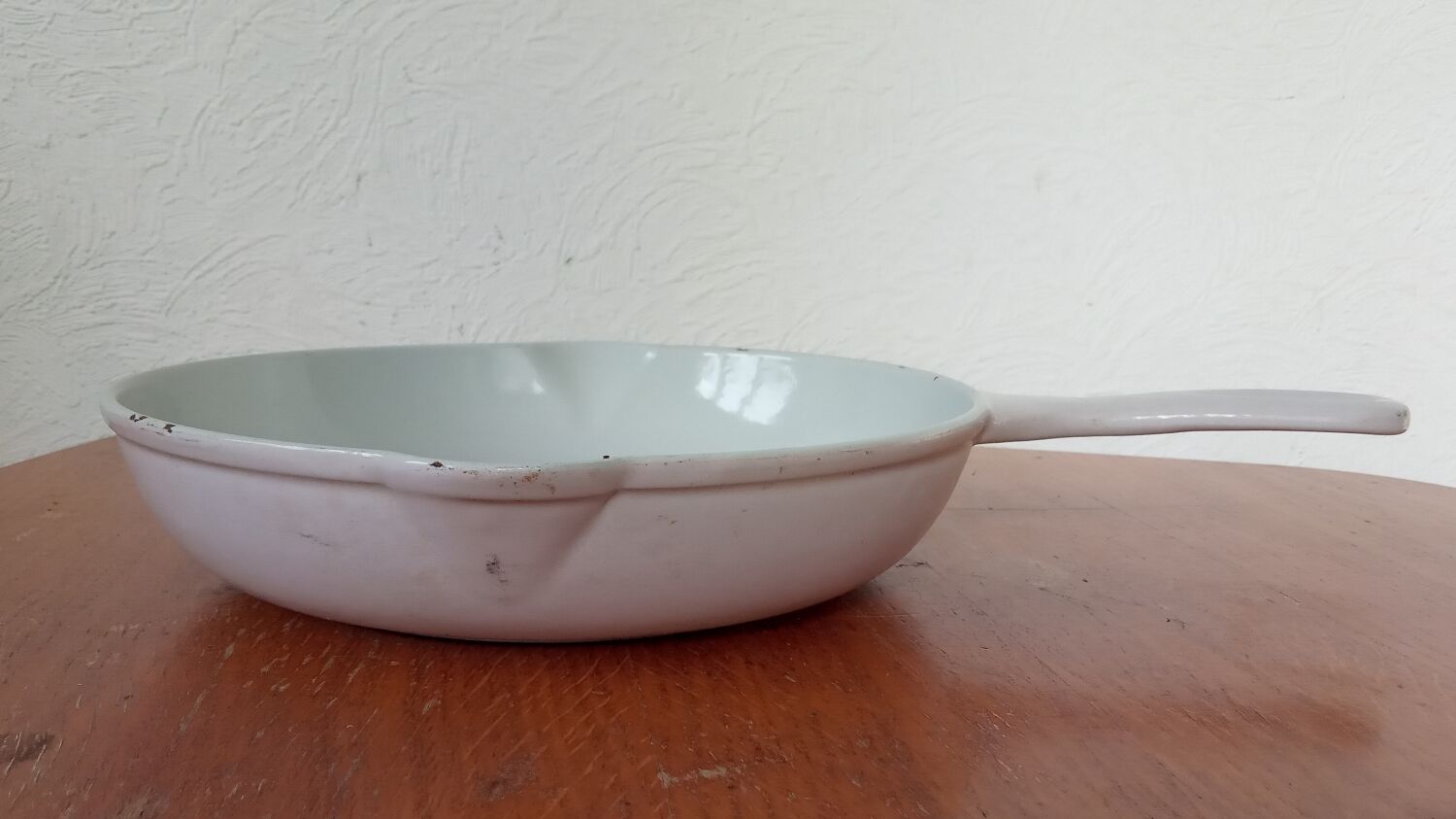 Poele en fonte émaillée Lecreuset années 50