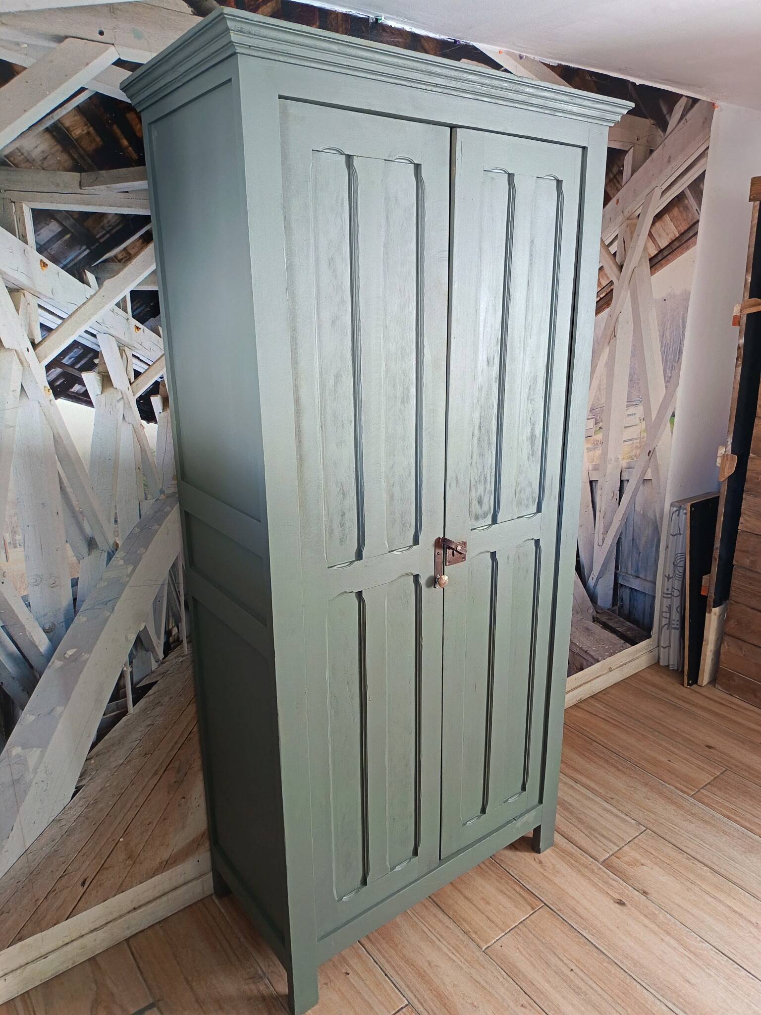Armoire parisienne