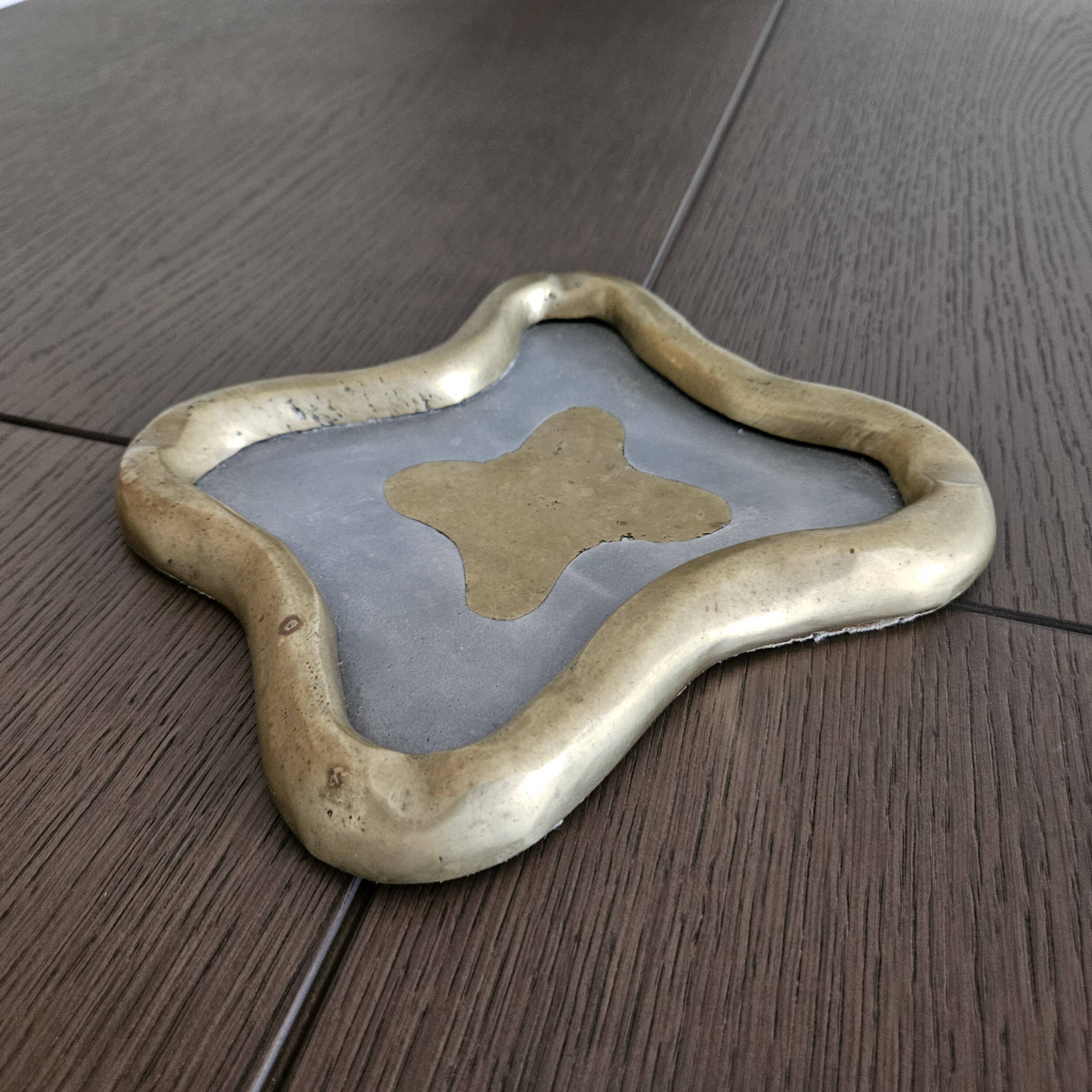 Ash tray - brutalist