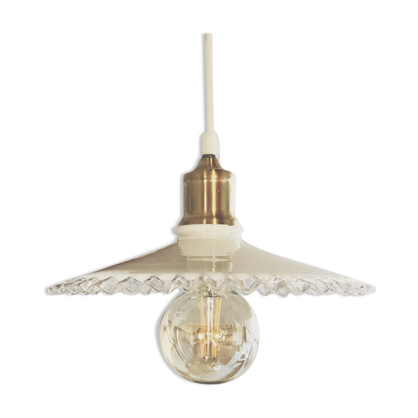 Opaline suspension