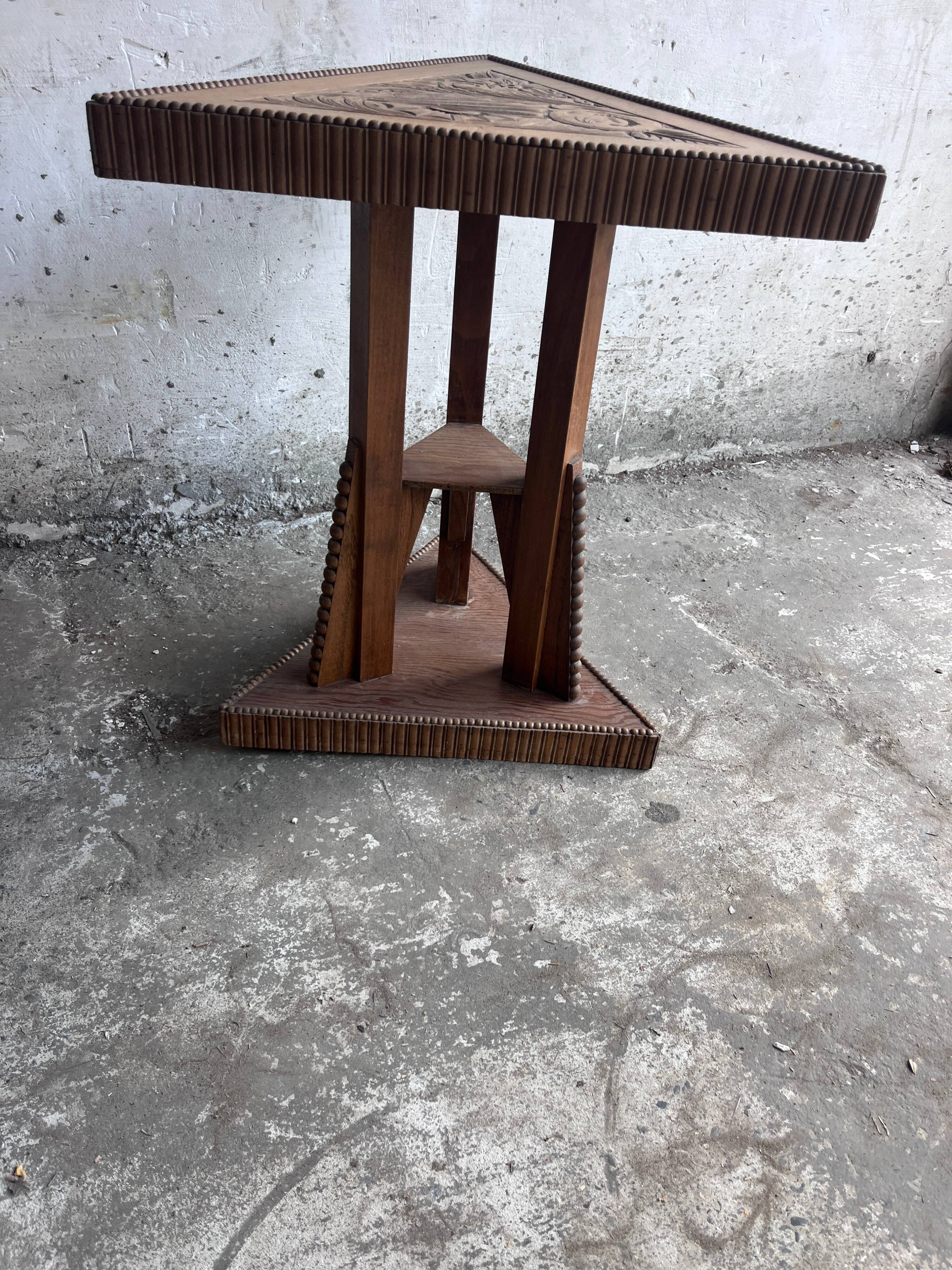 Triangular side table in carved wood, Art Nouveau, France, circa 1915.