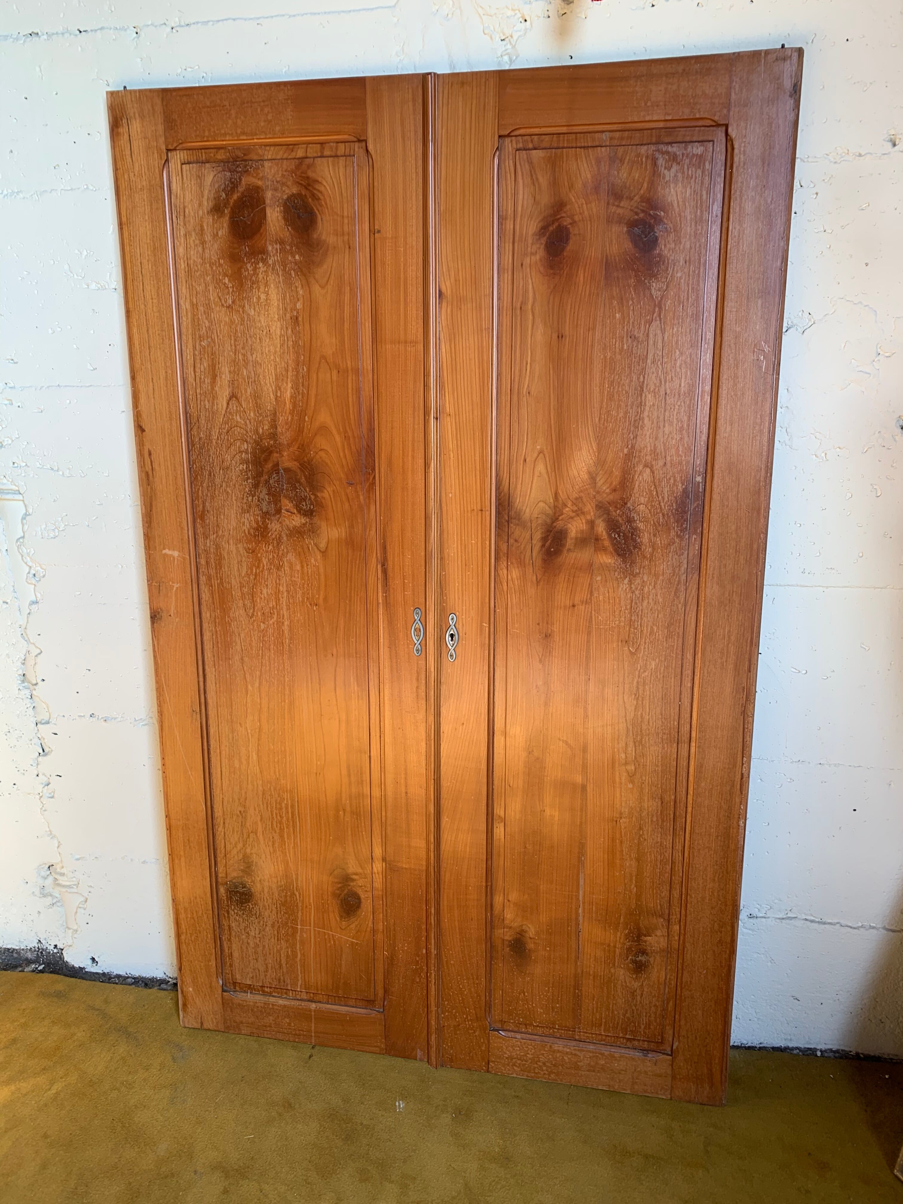 Paire de portes en merisier