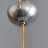 Une paire de grandes lampes sphériques Art Déco avec abat-jour en verre opale et douilles chromées - Bauhaus - 1930-1940