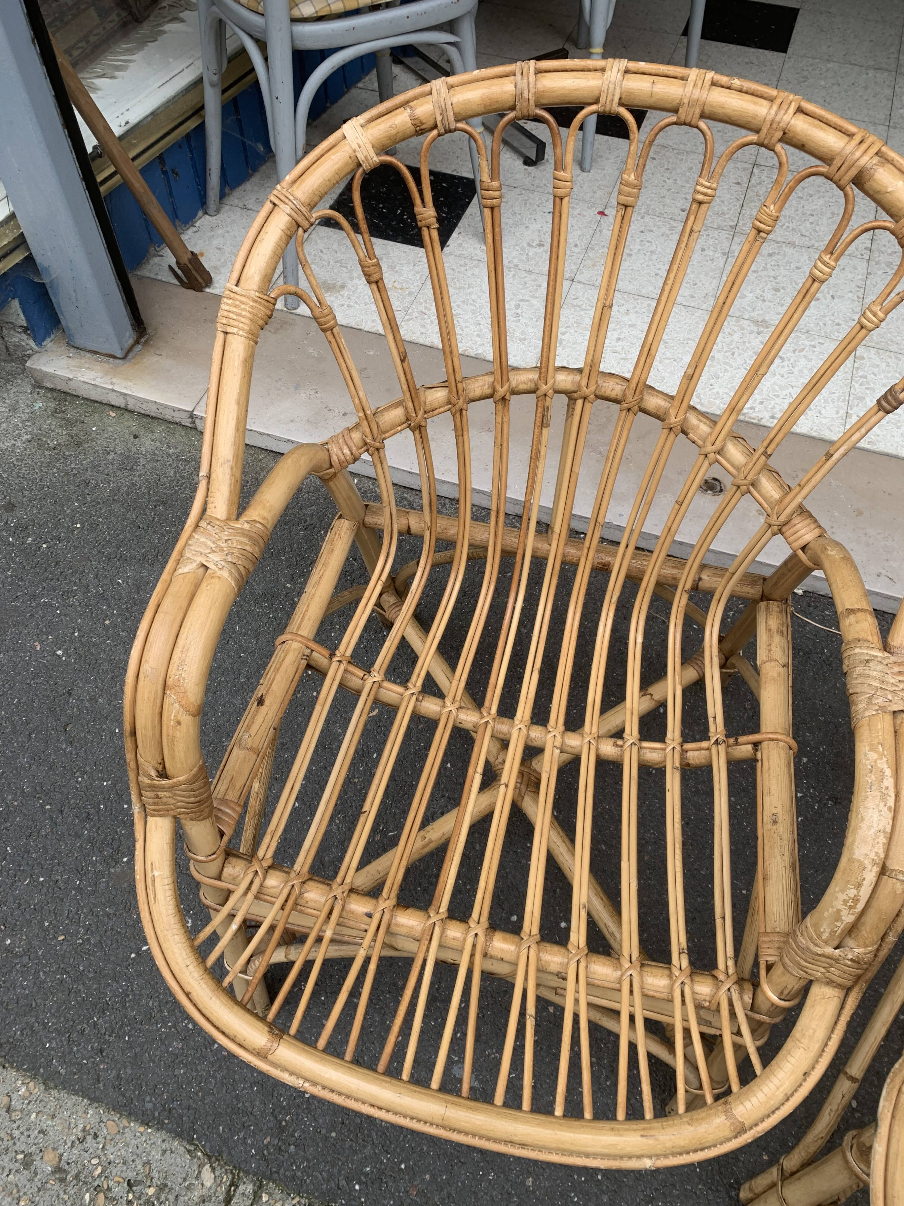 Paire de fauteuils bas anciens en rotin