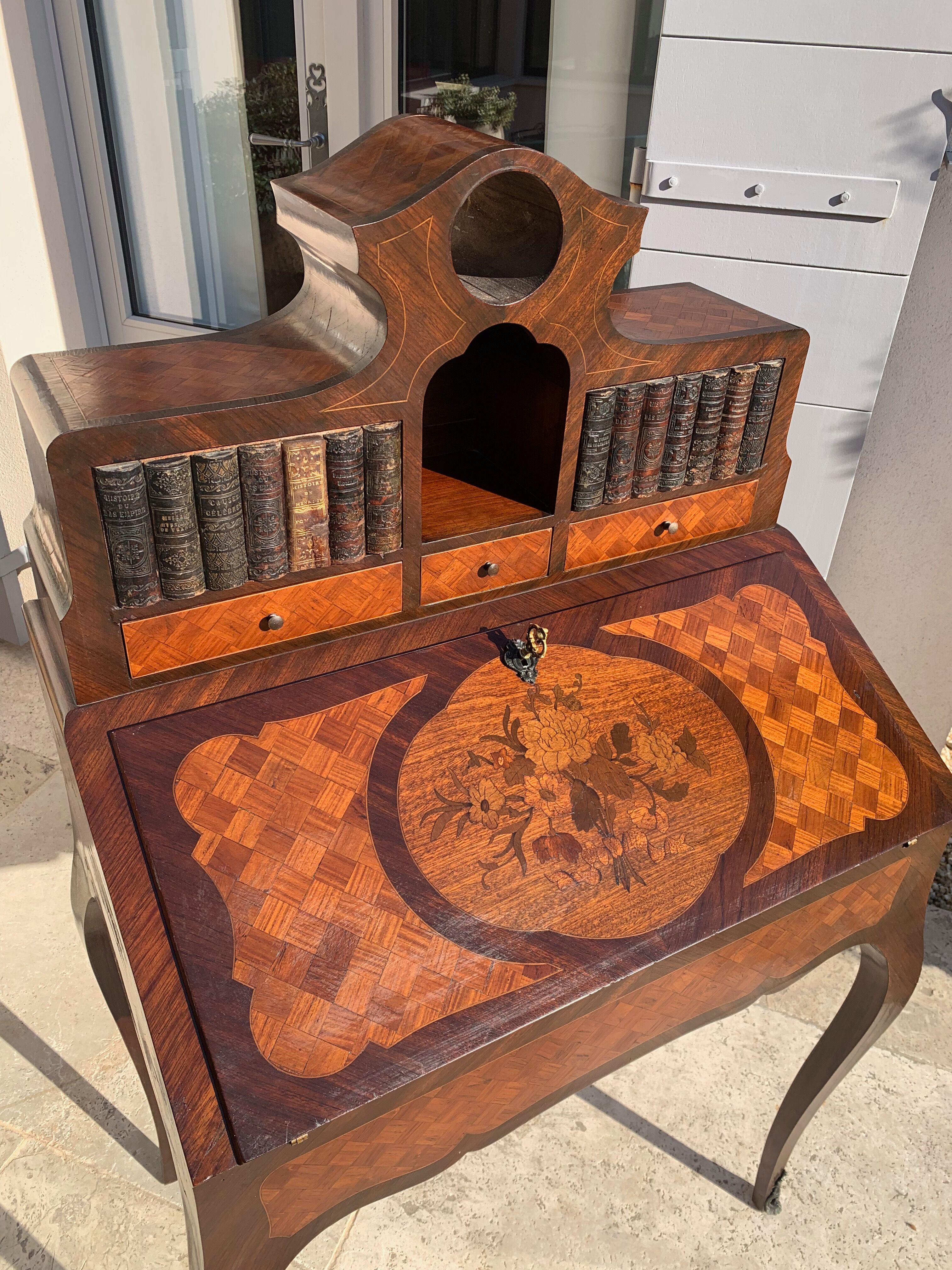 Happiness of the day style Louis XV of the nineteenth century in marquetry