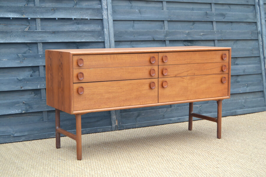 Teak chest of drawers by Meredew * 132 cm