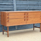 Teak chest of drawers by Meredew * 132 cm