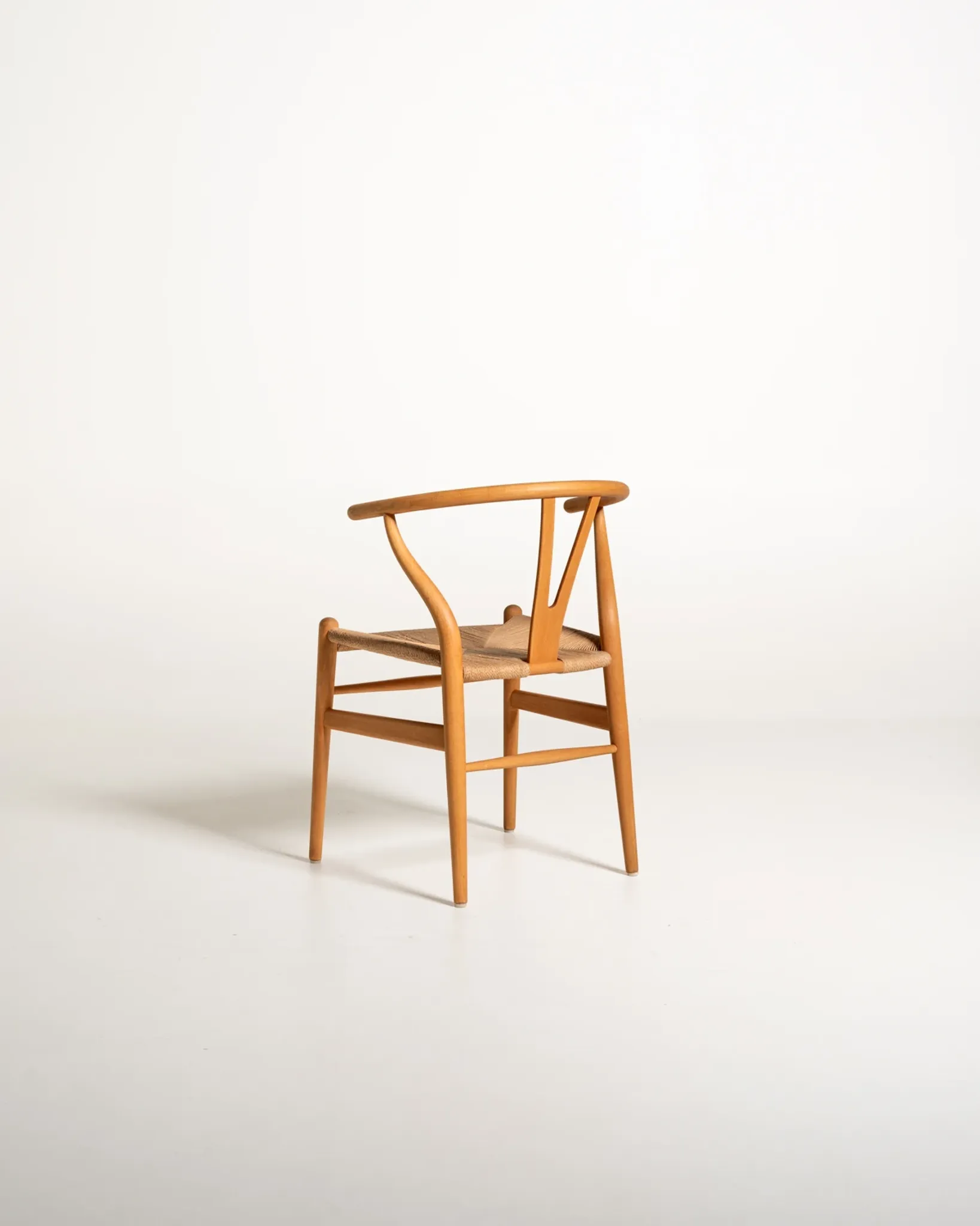 Ensemble de quatre chaises "Wishbone" CH24 de Hans J. Wegner, design de 1950.