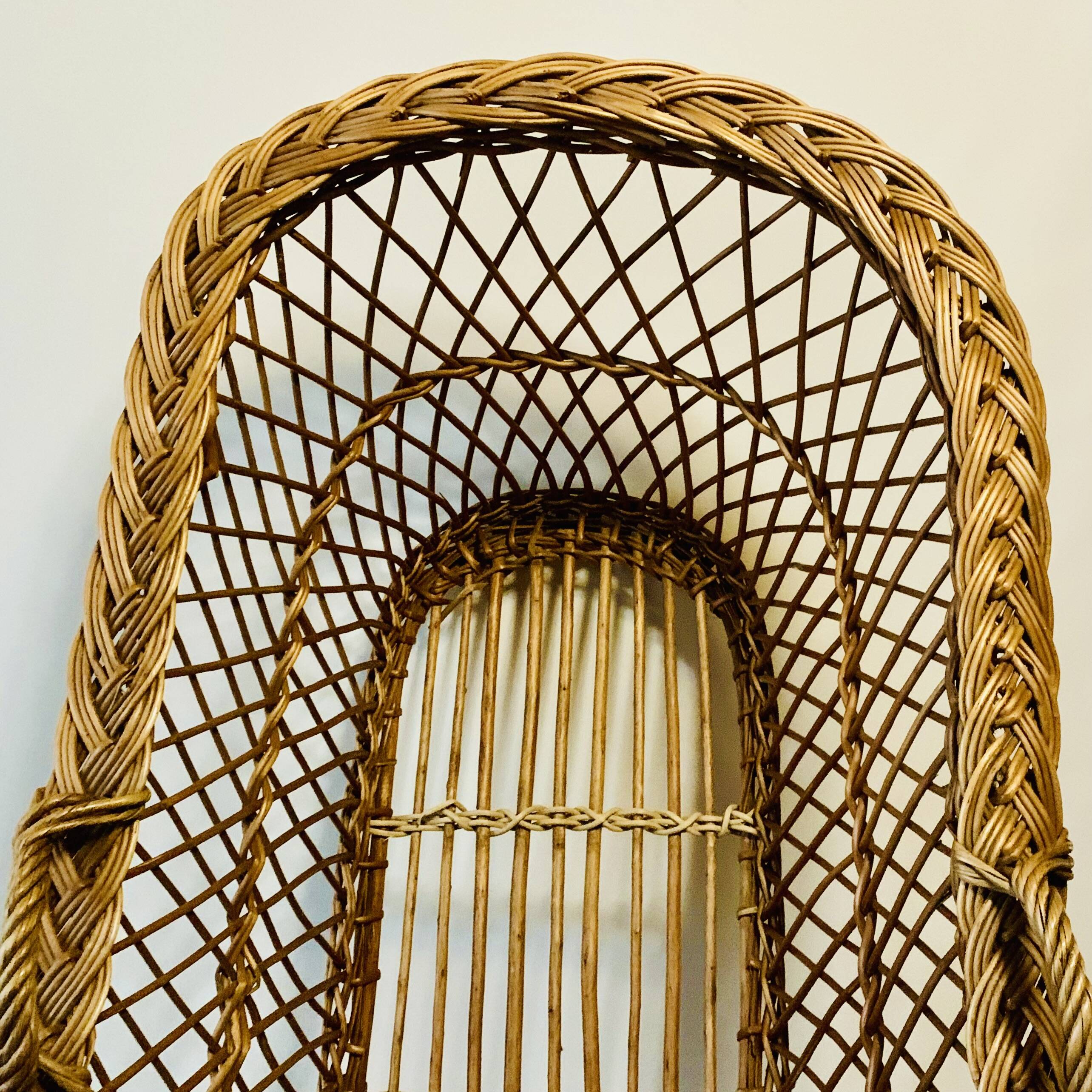 Vintage wicker bassinet