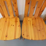 Suite de 4 chaises vintage en pin des années 70 80