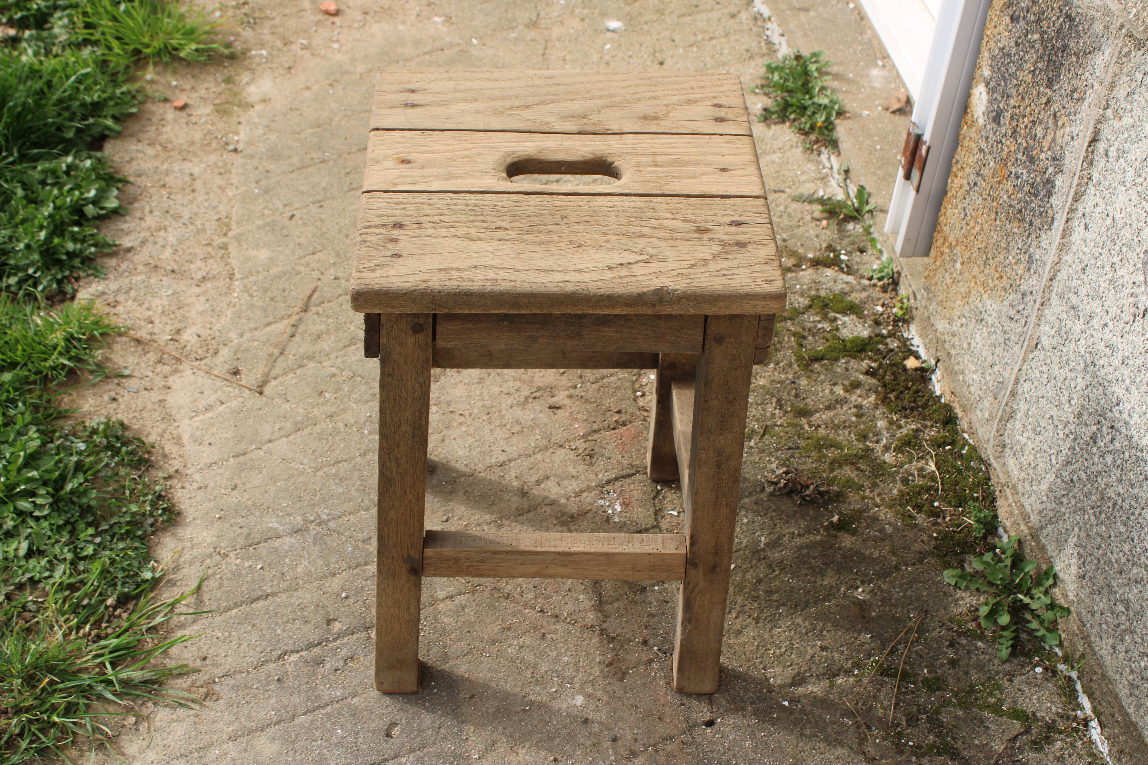 Vintage workshop stool in solid wood – sandblasted