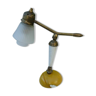 Articulated desk lamp