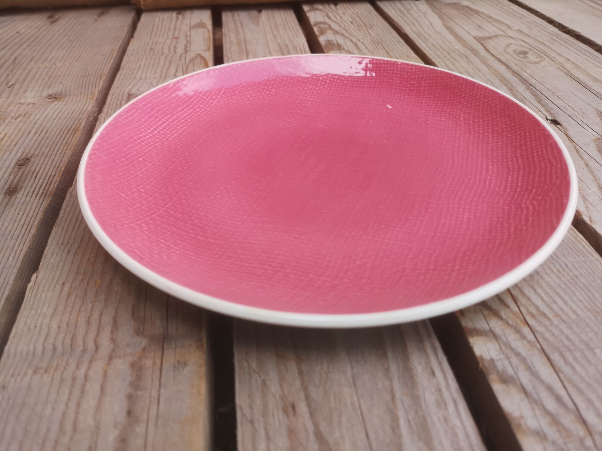 Plate in Faience de Salins Model Deauville Raspberry