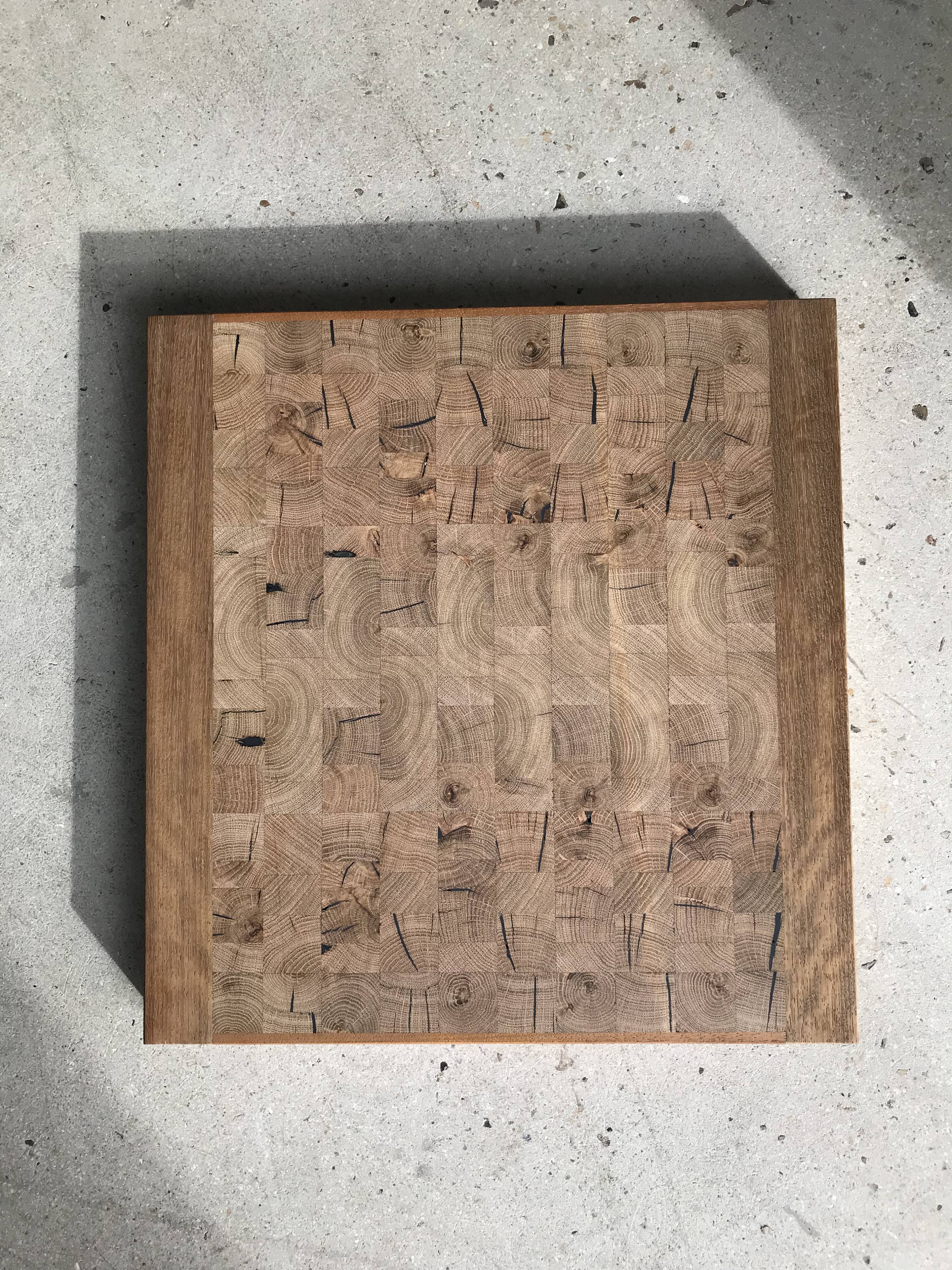 Decorative wooden top with checkerboard effect