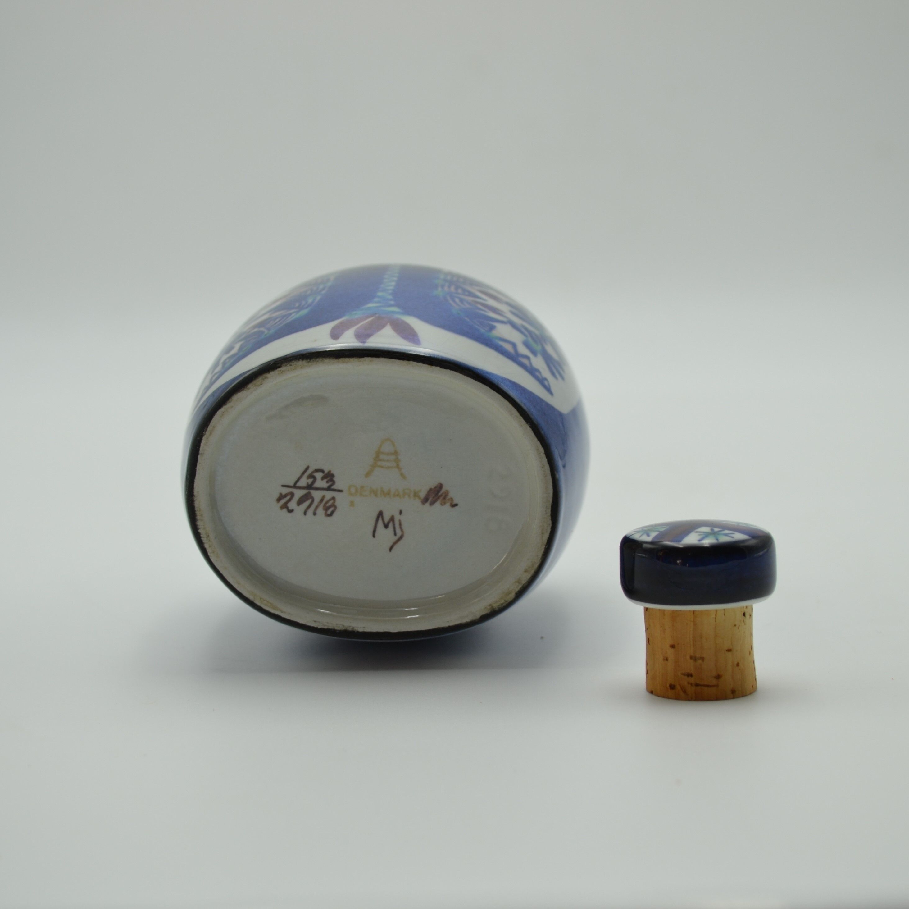 Bottle in earthenware from Marianne Johnson's Tenera series for Aluminia