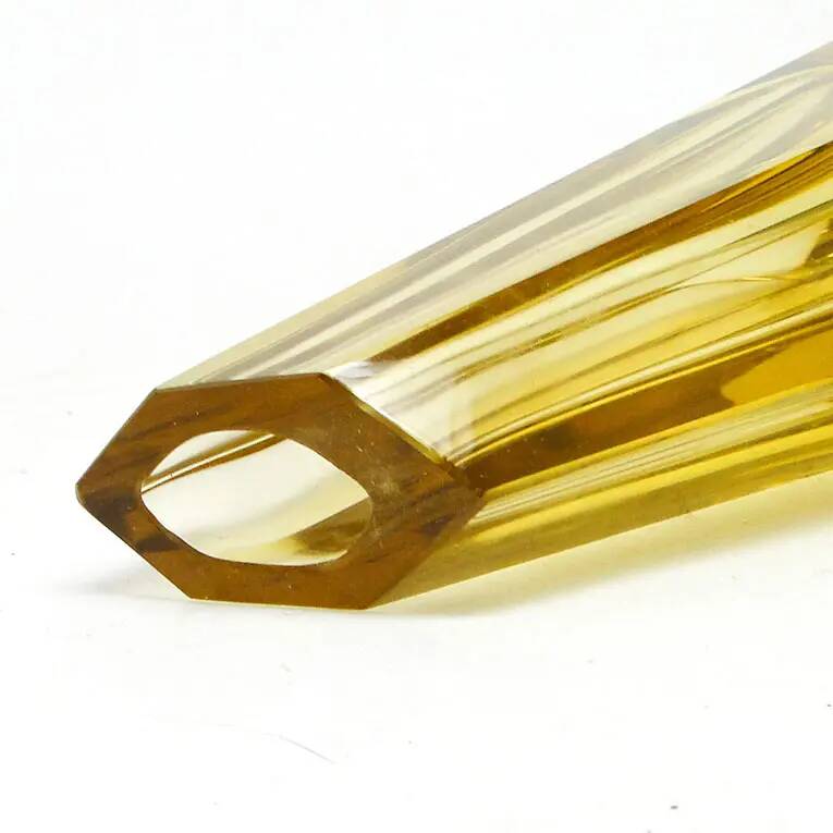 Vase Art Déco, cristal jaune, conçu par J. Hoffmann, Tchécoslovaquie, années 1930.
