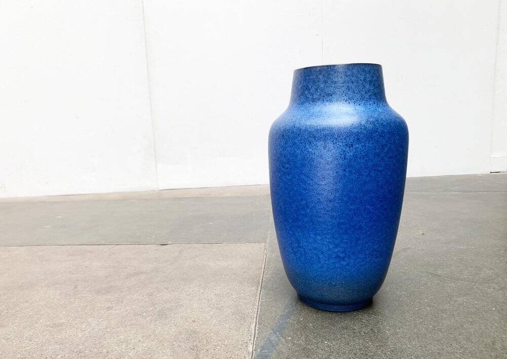 Large blue vase on a German workshop stand from the mid-20th century by Bückeburg Keramik, 1960s.