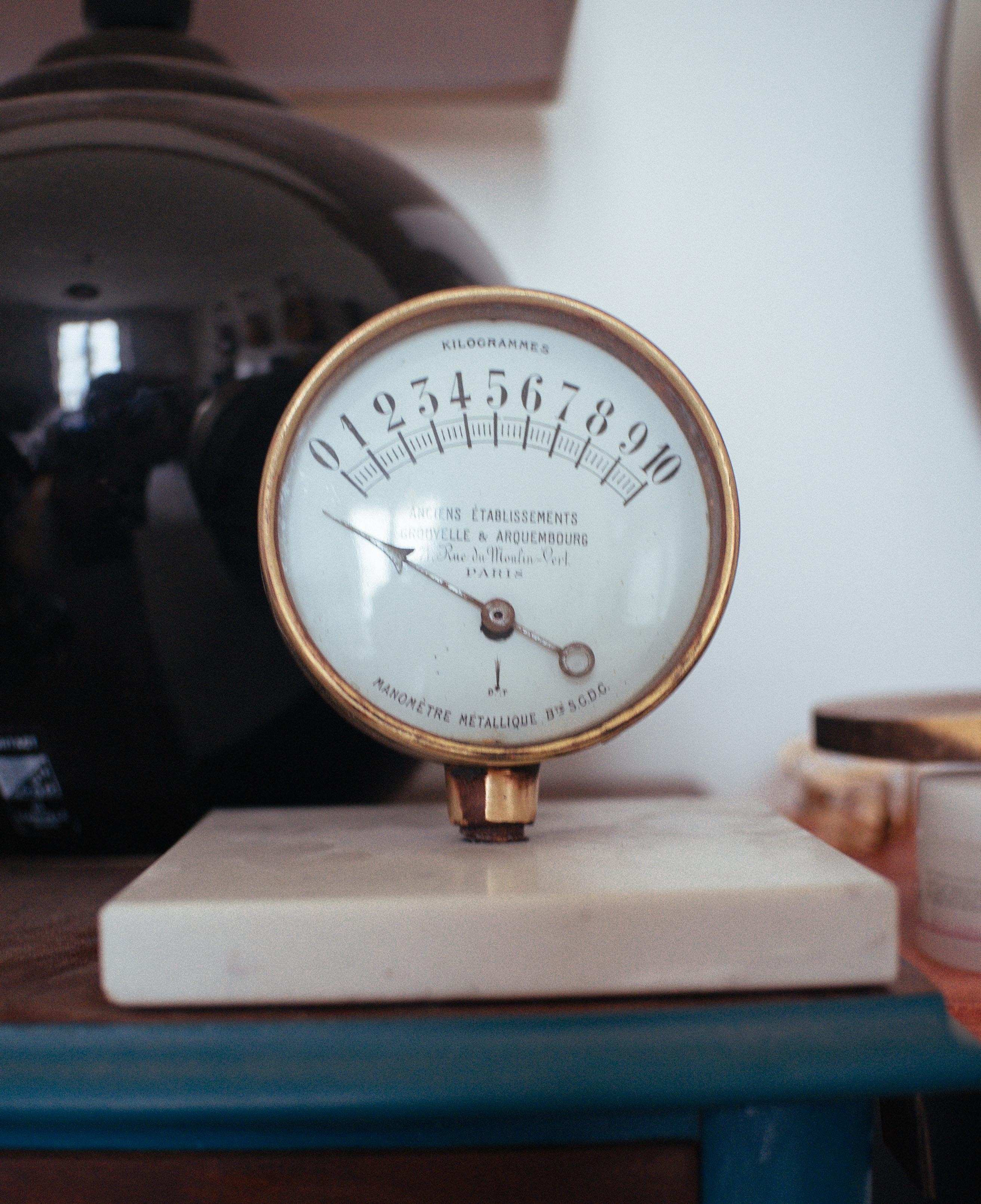 Manometer early twentieth century on marble base