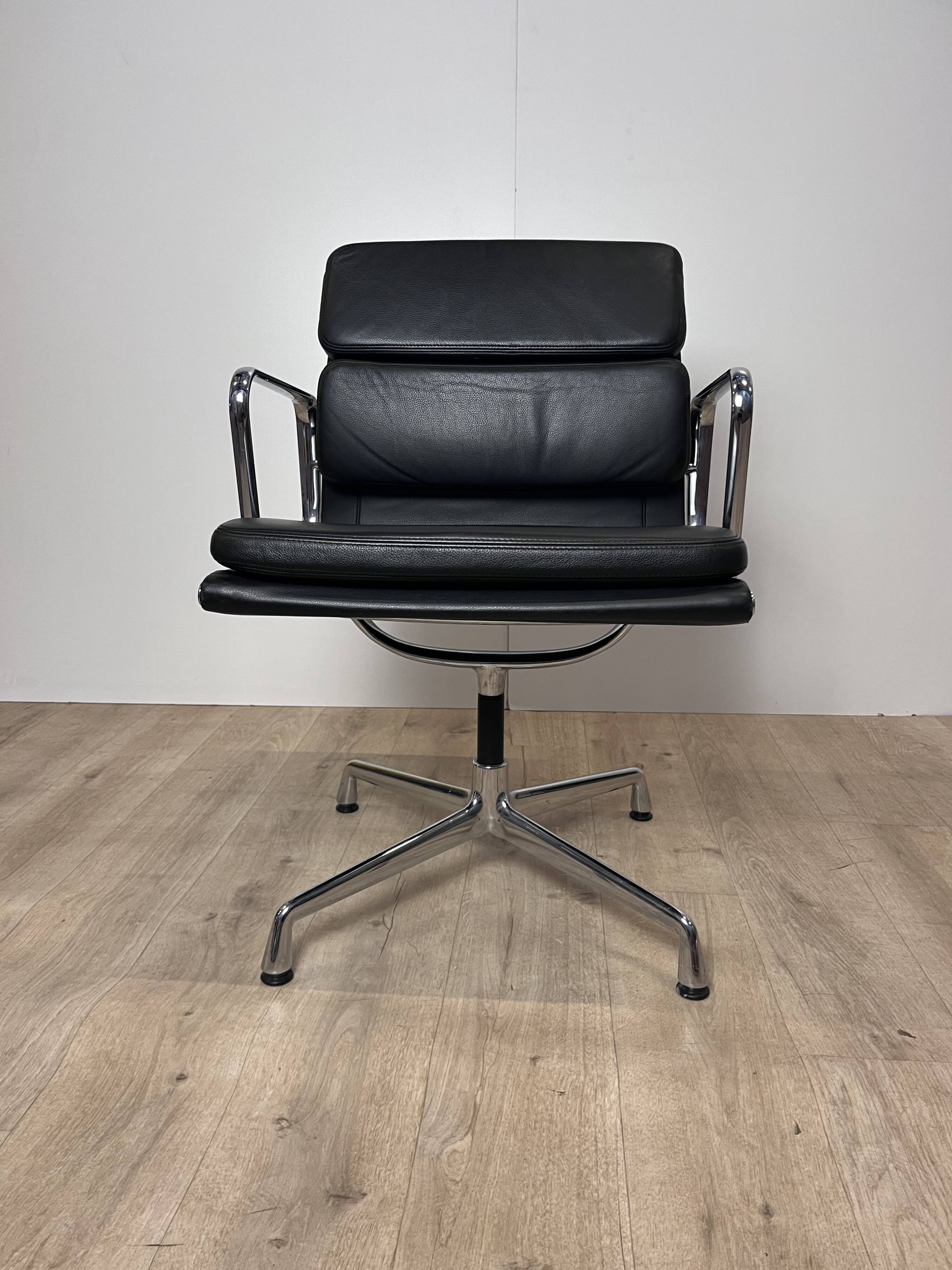 Armchair / Conference Chair By Charles & Ray Eames / Used