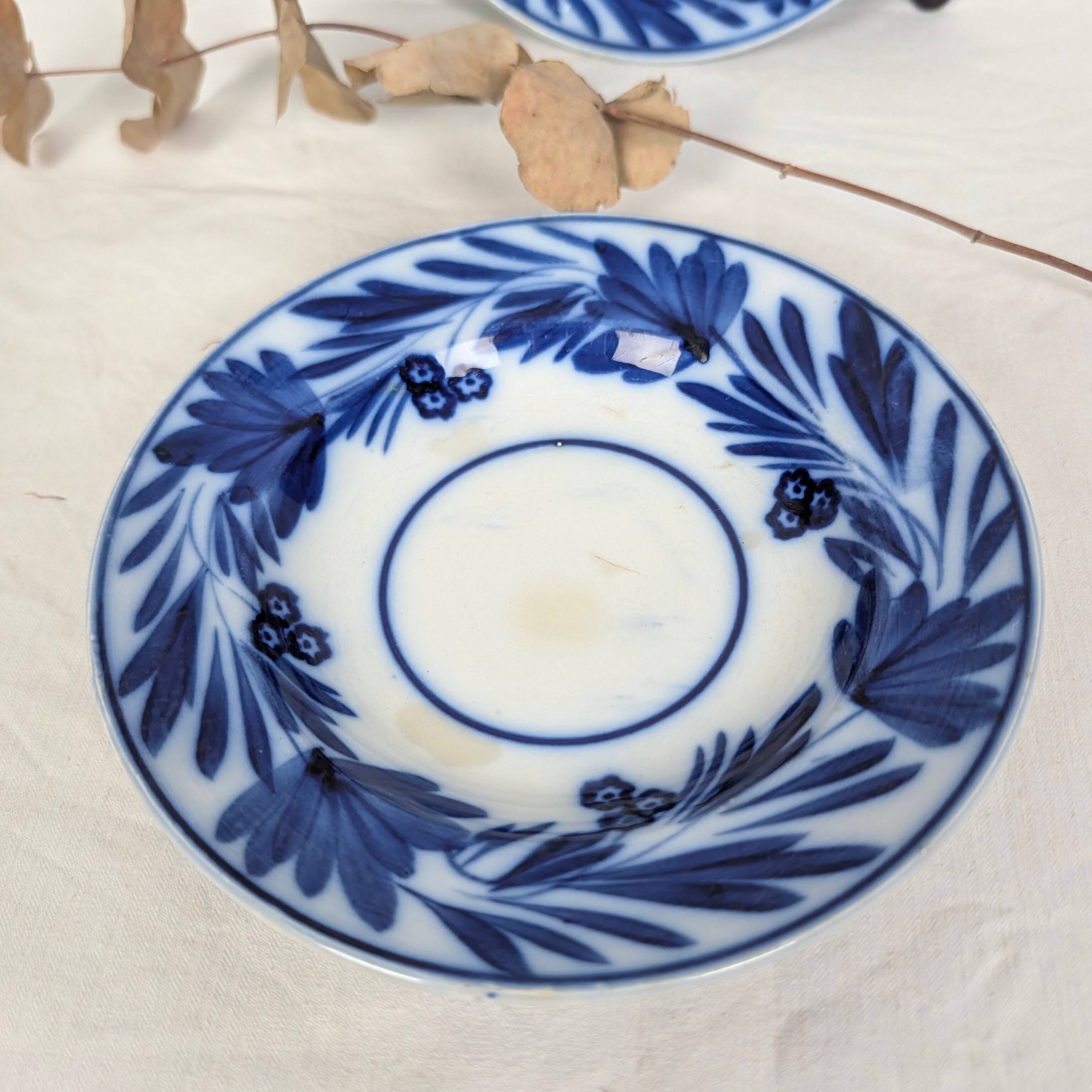Small plate Sarreguemines & Digoin with cobalt blue floral decoration.