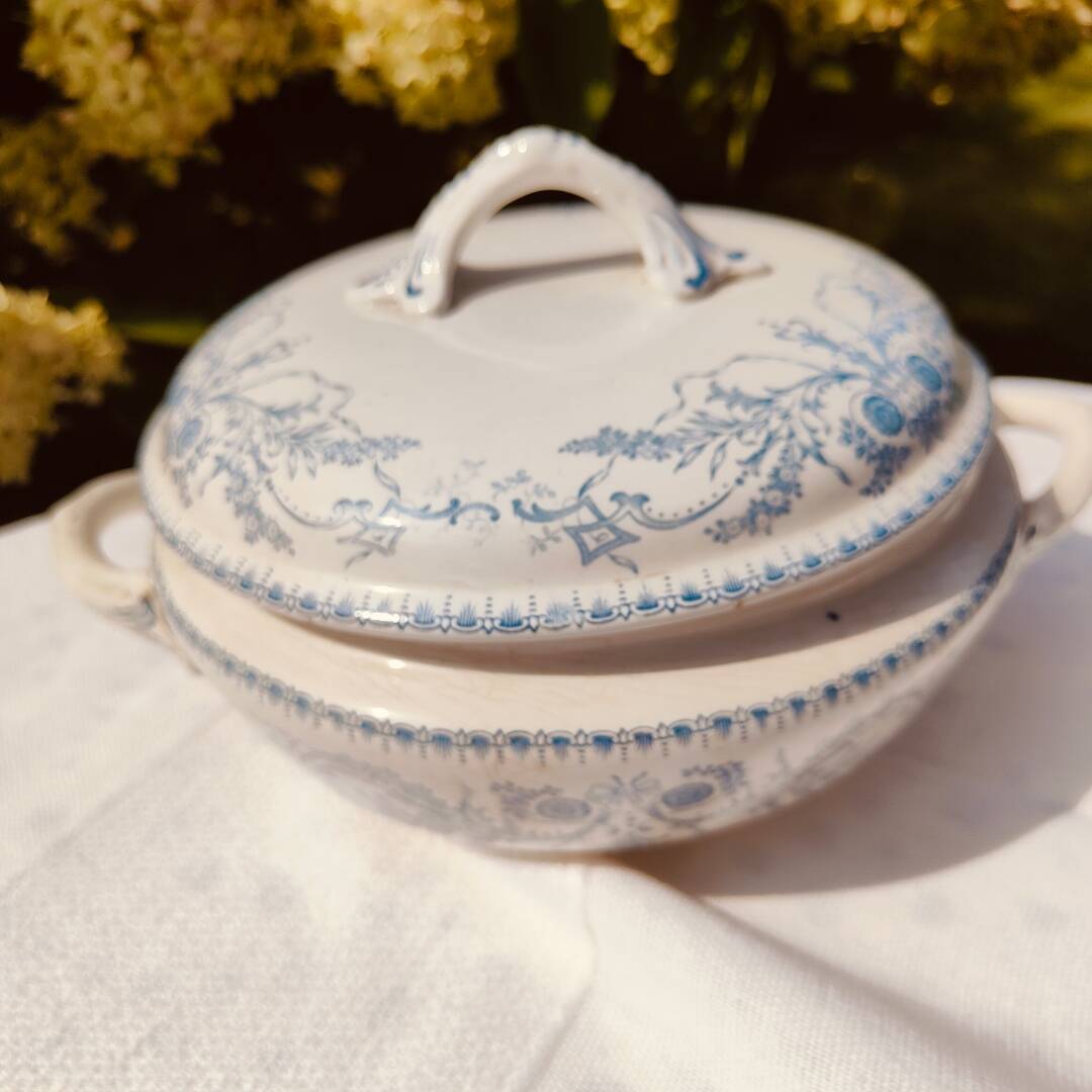 Boch Frères Ruby Vegetable Dish