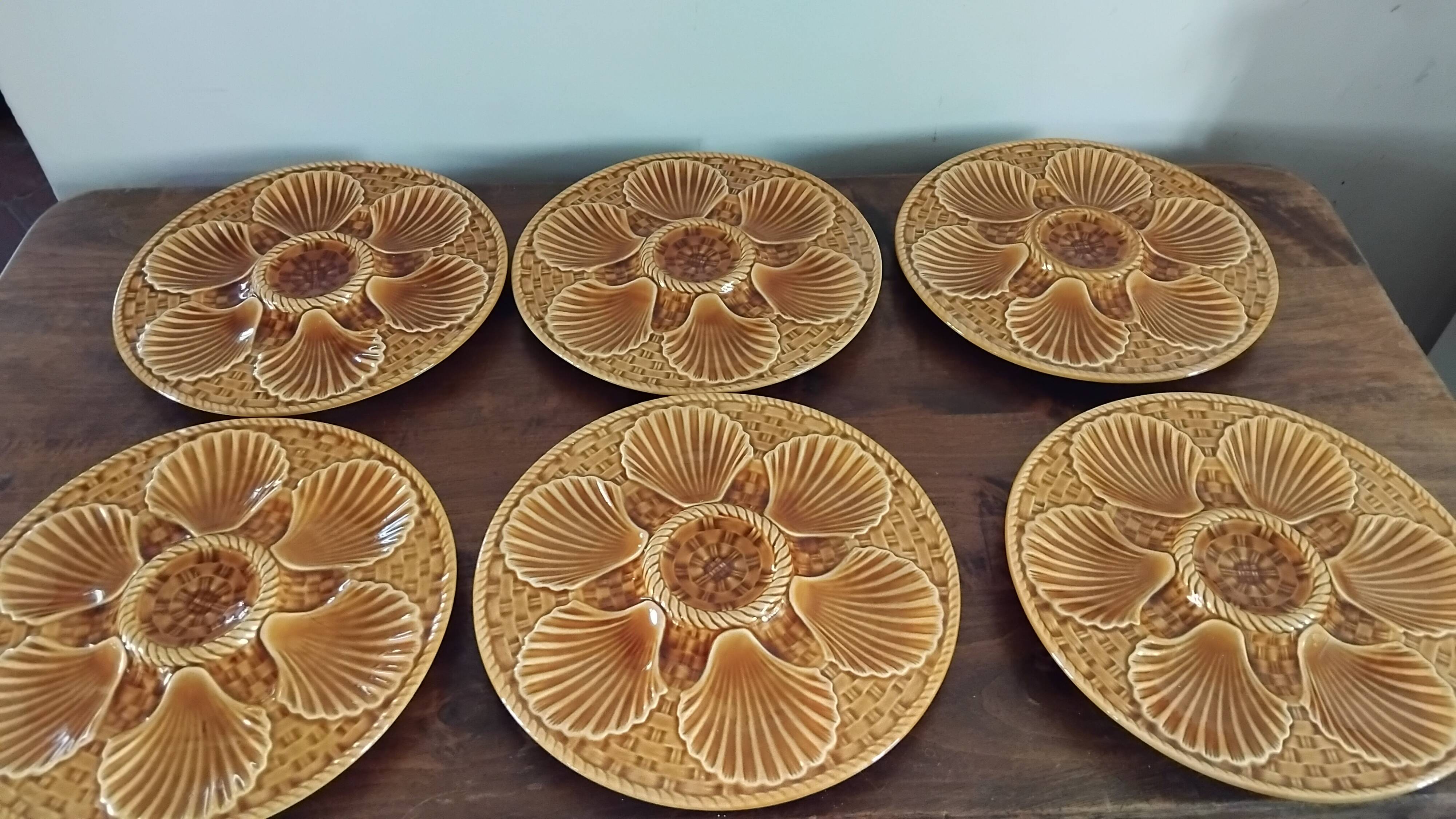 Set of 6 plates and an oyster dish Longchamp.