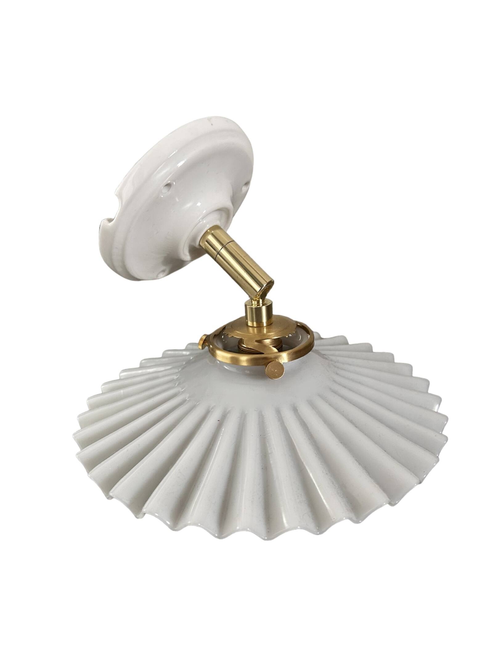 Opaline serrated wall light