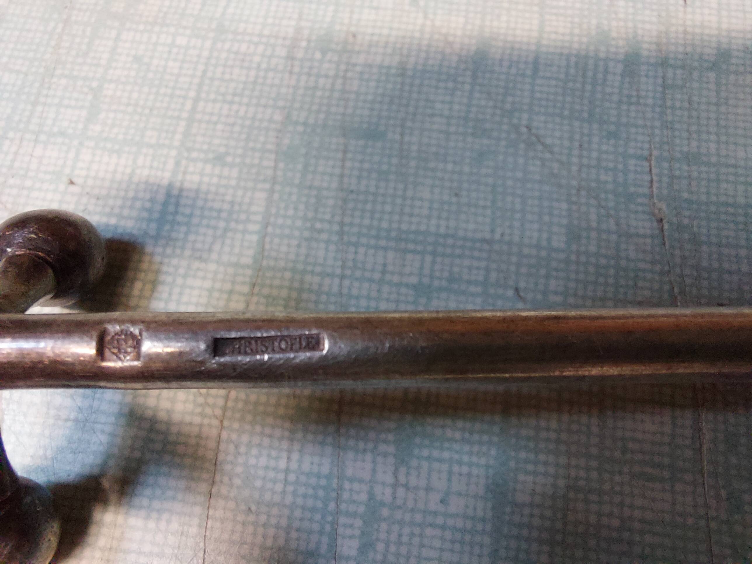 17 Christofle silver-plated knife rests in the Atonium model.