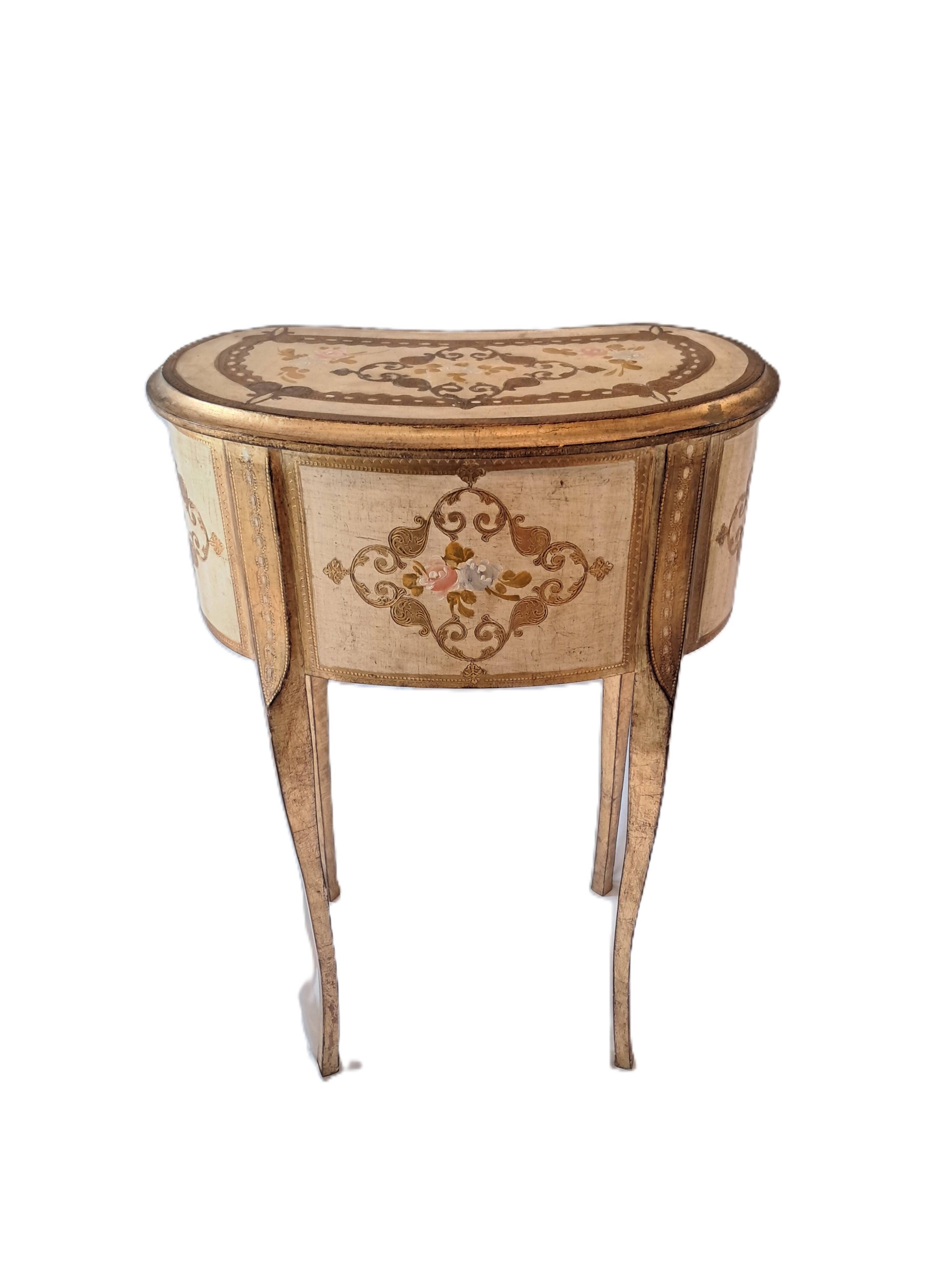 Small kidney side table with drawers in gilded wood, florentine style
