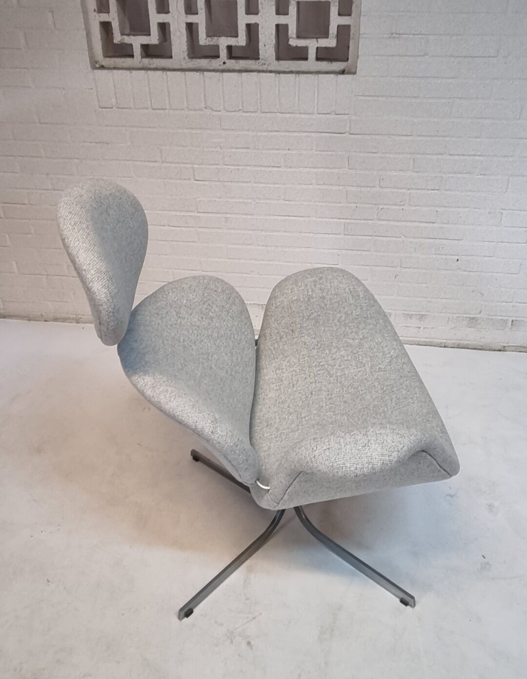 First edition Big Tulip Pierre Pailin by Artifort
