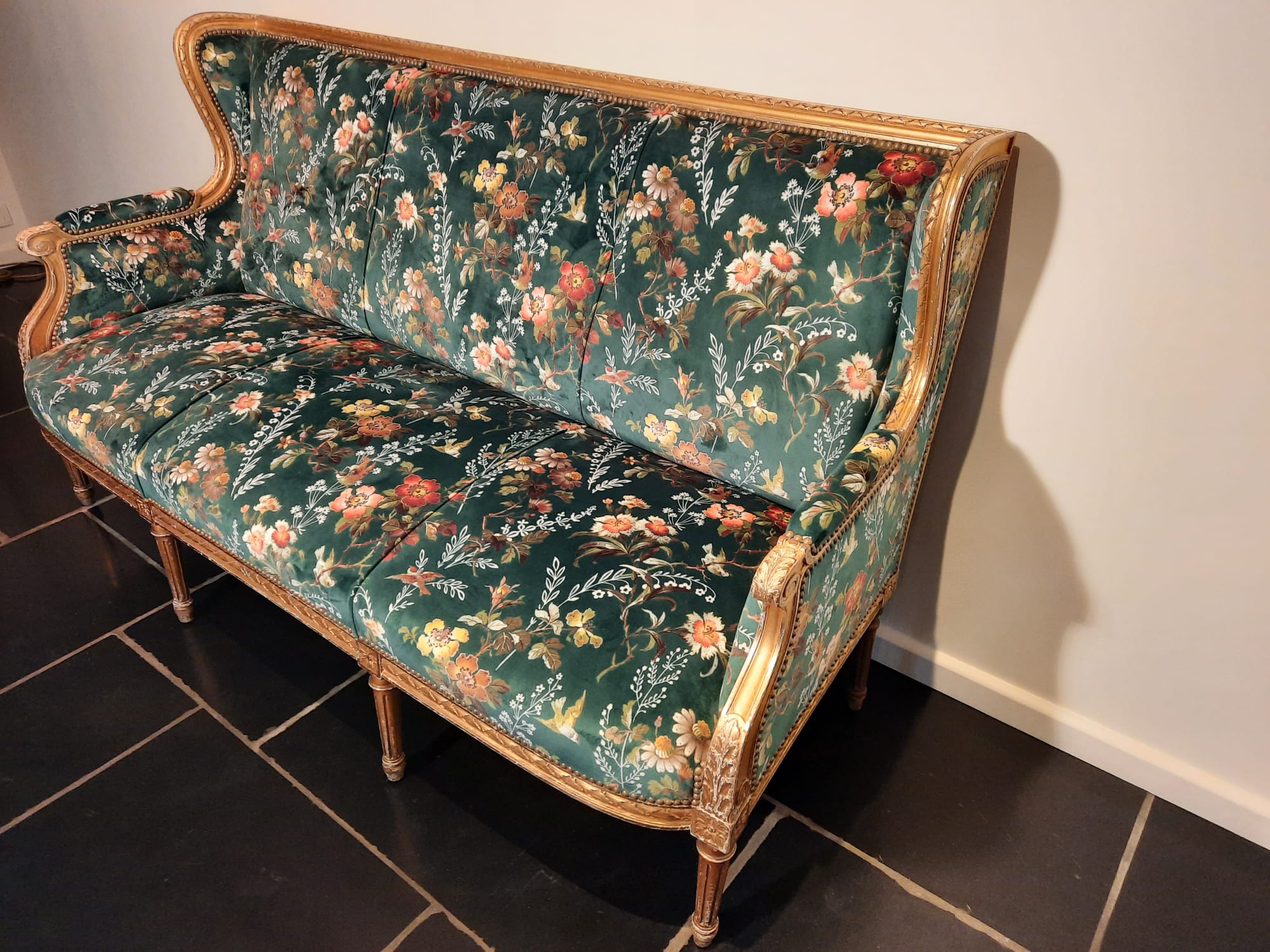 Green floral canapé