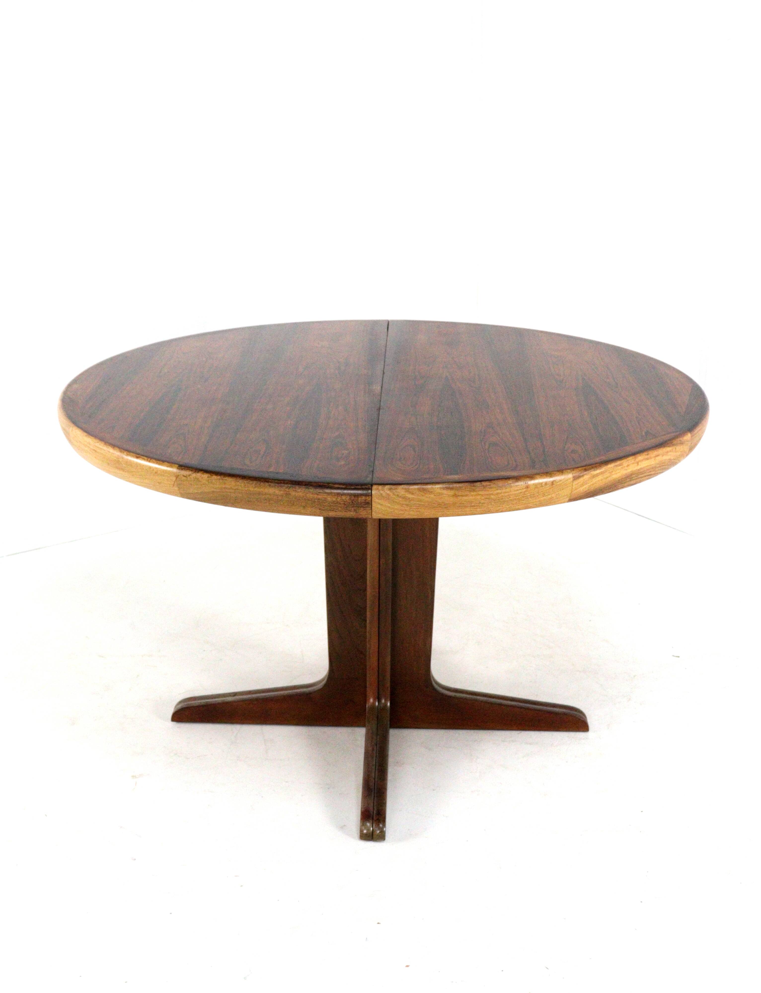 'Timring' Danish extendable round rosewood dining table