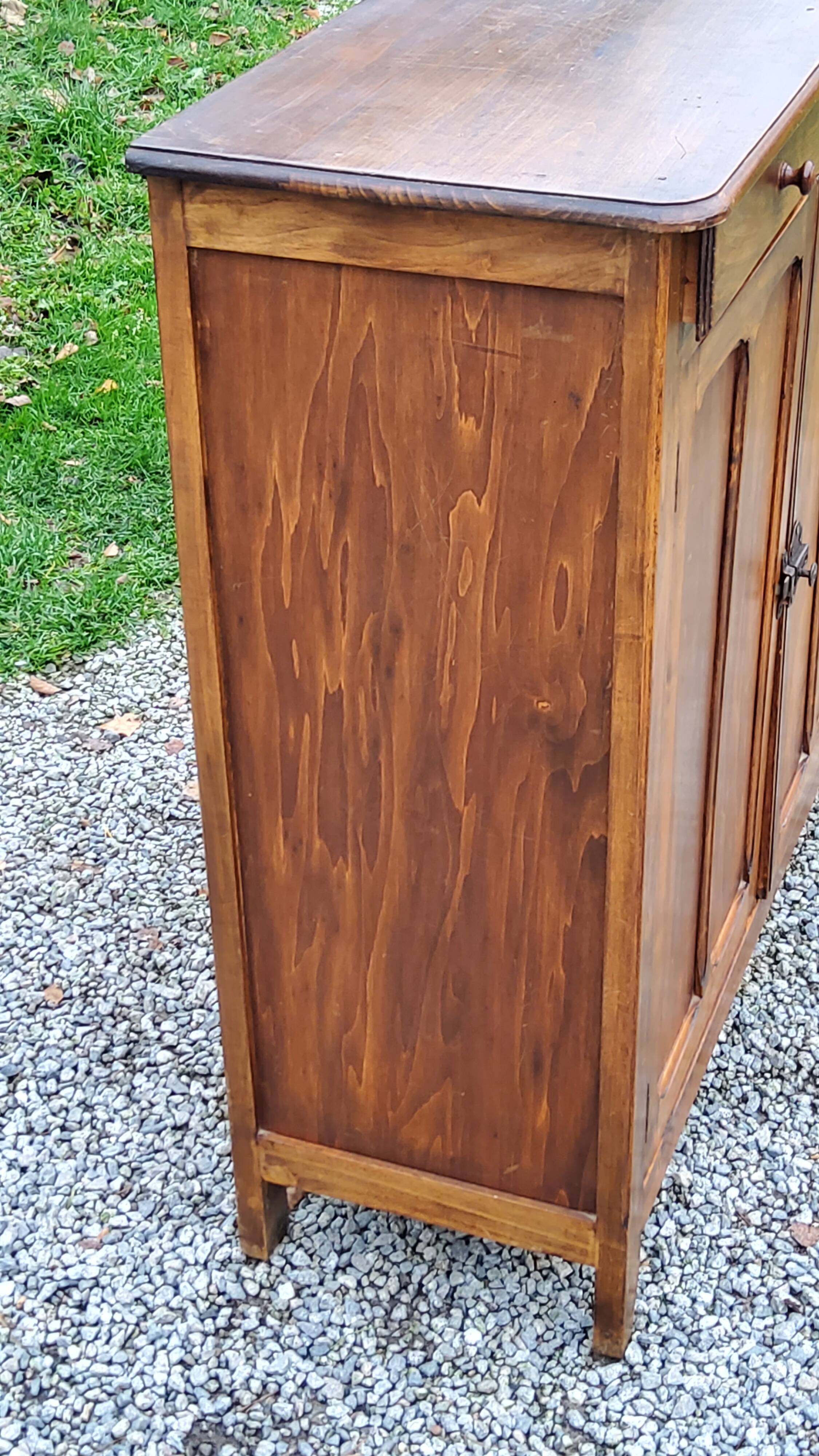Parisian sideboard from the early 20th century, 2 doors, 2 drawers