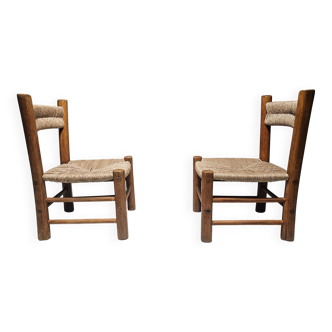 Pair of rustic French low chairs made of elm wood and straw, 1960s.