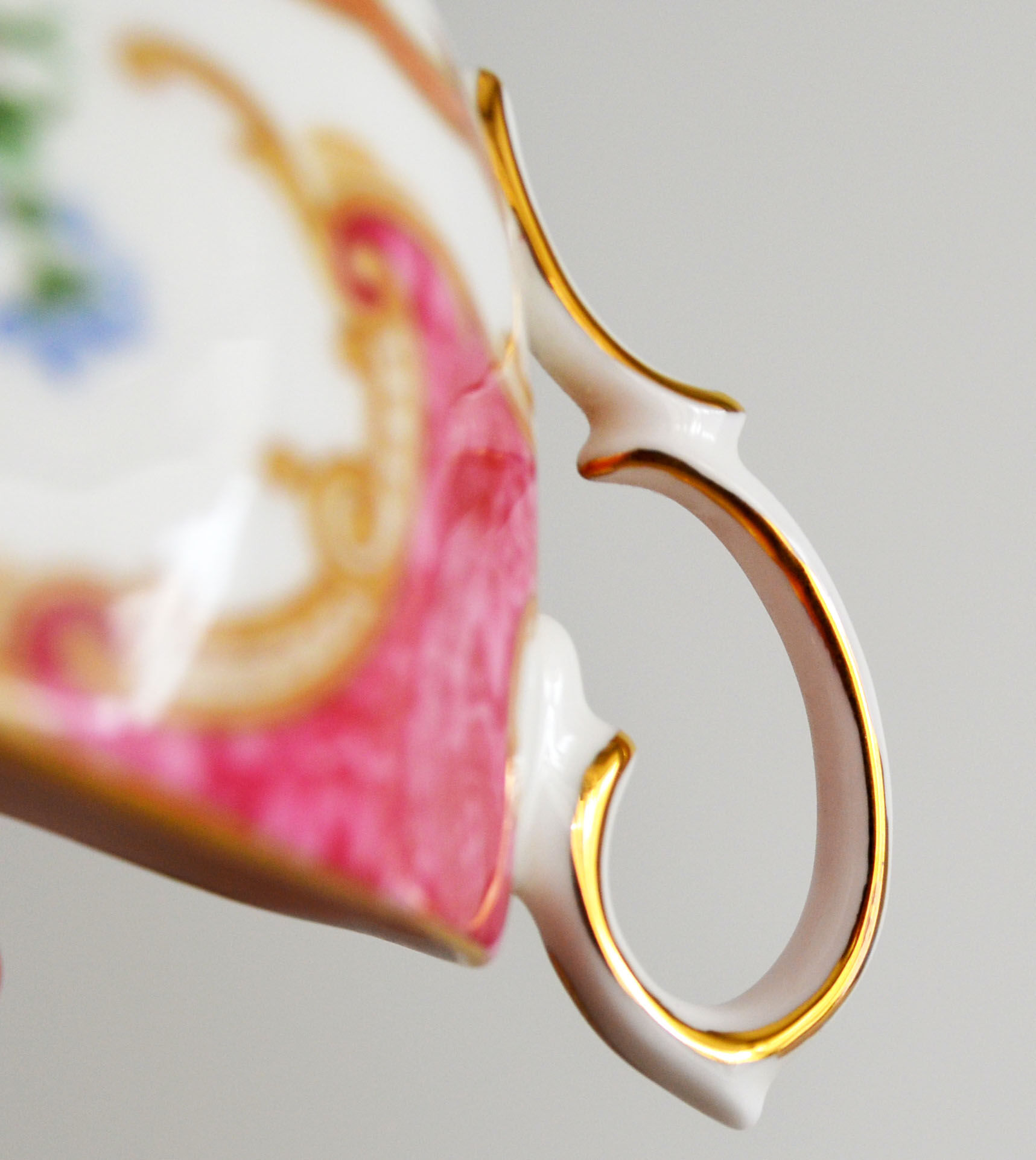 Royal English porcelain tea cup Albert "Lady Carlyle"