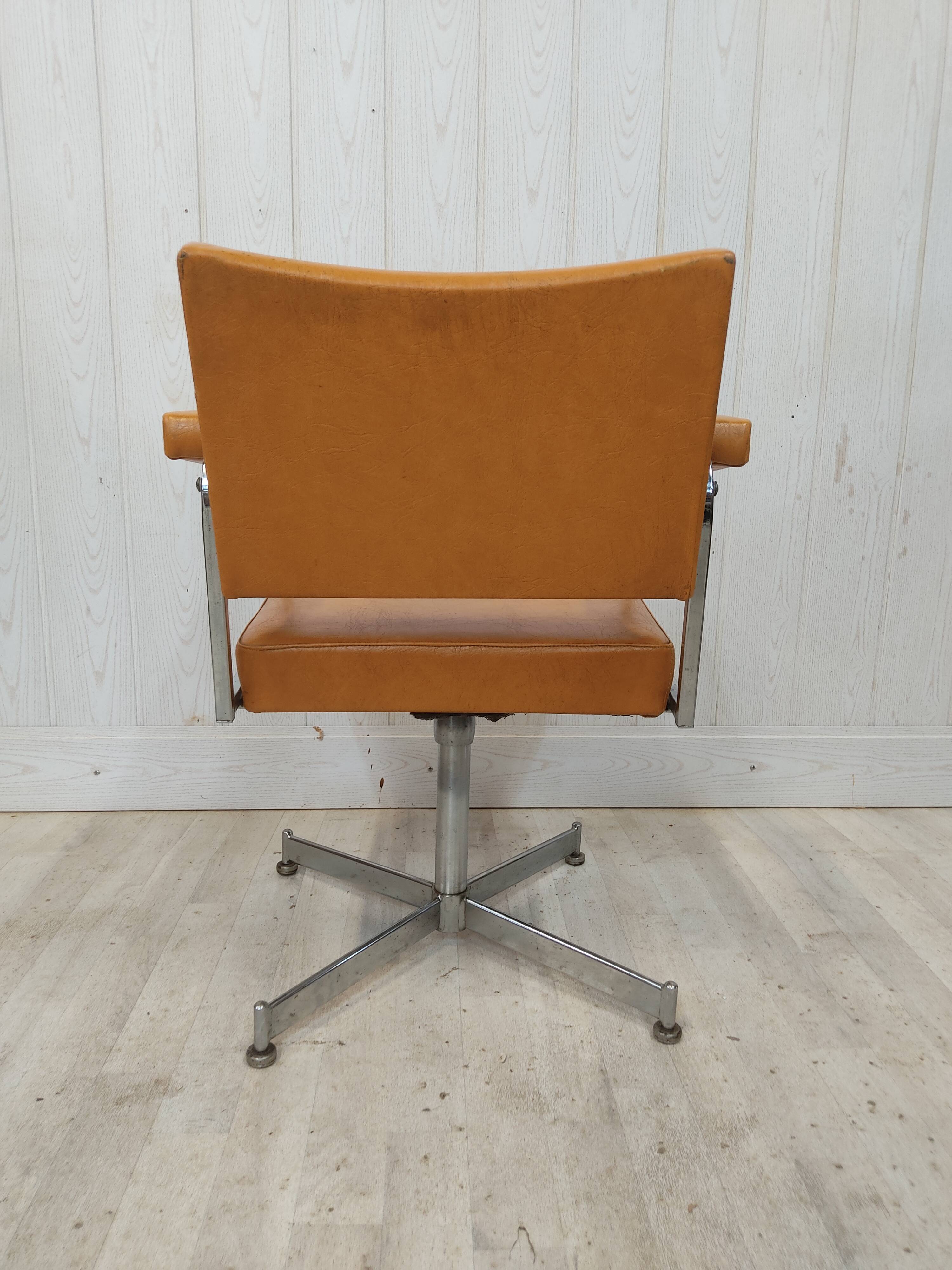 Vintage swivel office chair